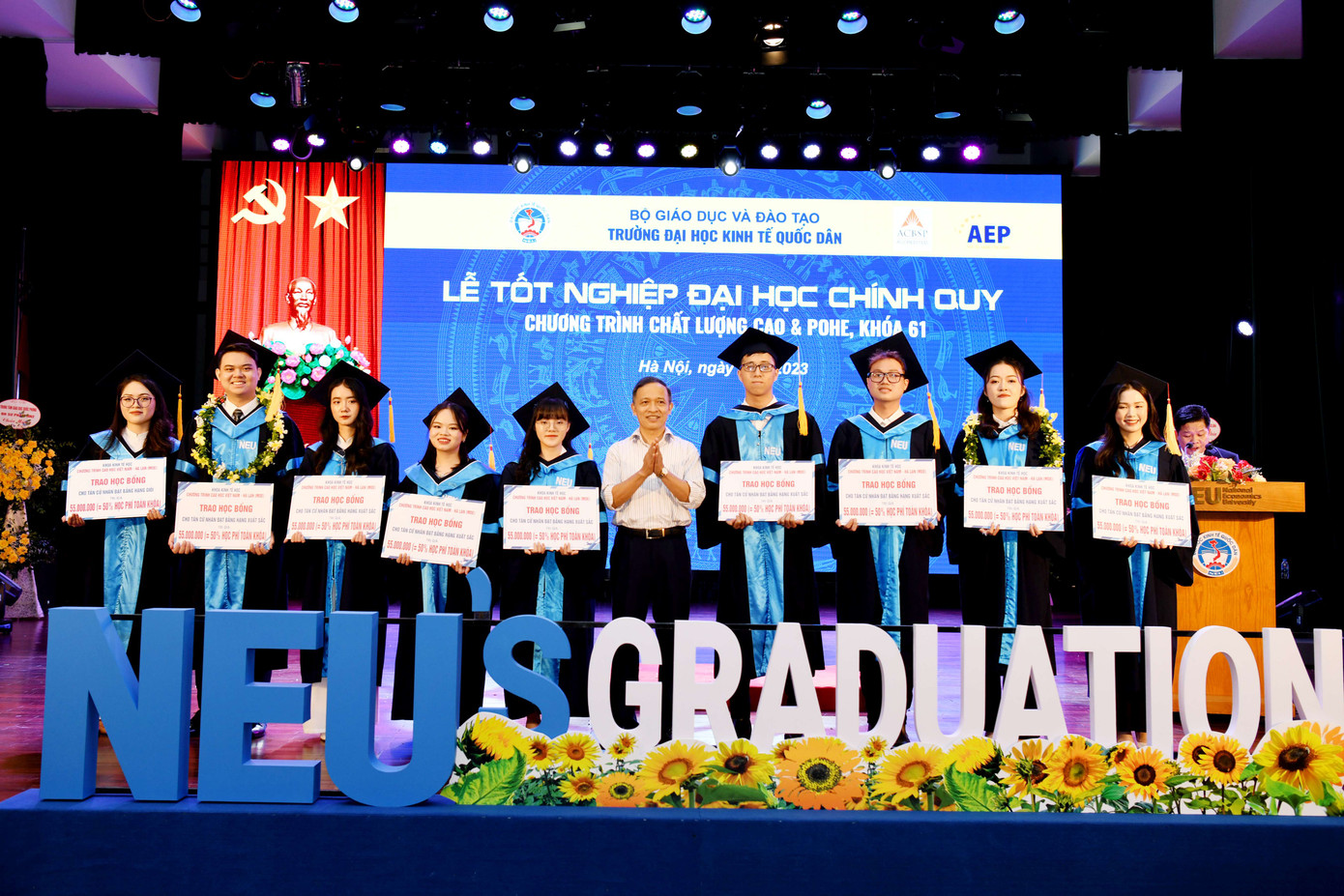 Đinh Viết Giang nhận Học bổng chương trình Cao học Kinh tế phát triển Việt Nam - Hà Lan. Đinh Viết Giang nhận Học bổng chương trình Cao học Kinh tế phát triển Việt Nam - Hà Lan.