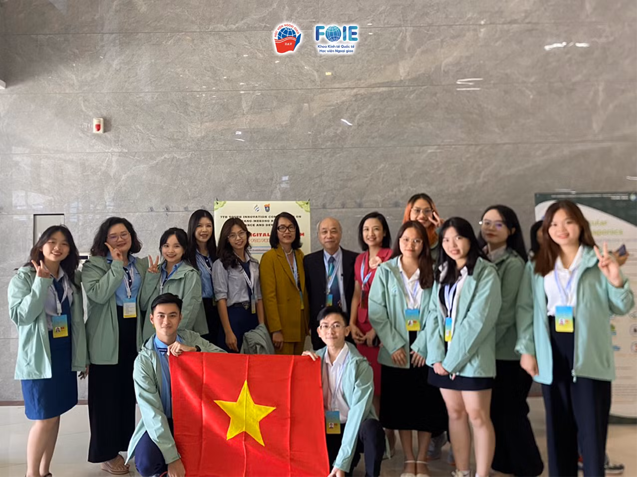 Đoàn Việt Nam với đại diện góp mặt từ Học viện Ngoại giao và Trường Đại học Khoa học Xã hội và Nhân văn.