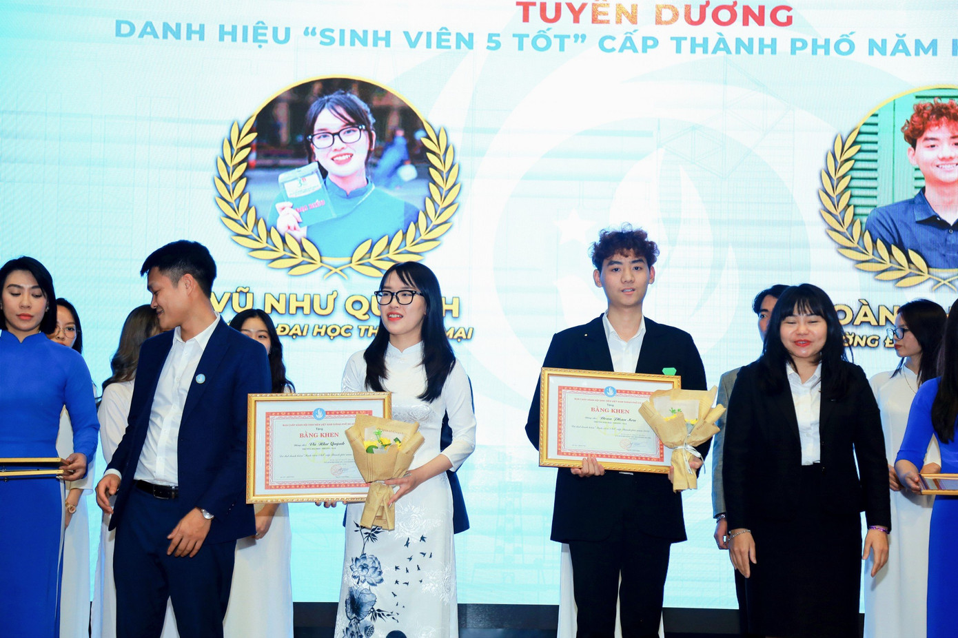 Phan Sơn đạt danh hiệu “Sinh viên 5 tốt” cấp thành phố năm học 2021 - 2022. Phan Sơn đạt danh hiệu “Sinh viên 5 tốt” cấp thành phố năm học 2021 - 2022.