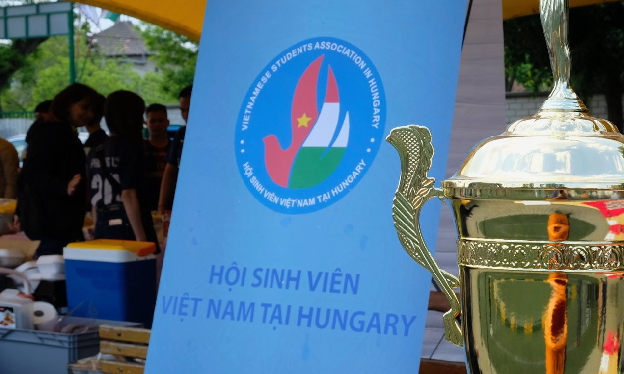 Logo của Hội Sinh viên Việt Nam tại Hungary (SVHU). Logo của Hội Sinh viên Việt Nam tại Hungary (SVHU).