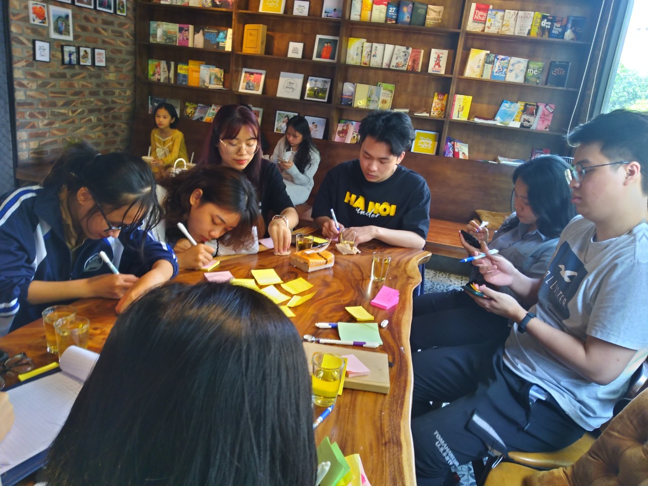 Mạnh cùng đội ngũ Youth+ Vinh Phuc nhiệm kỳ 2021-2022.