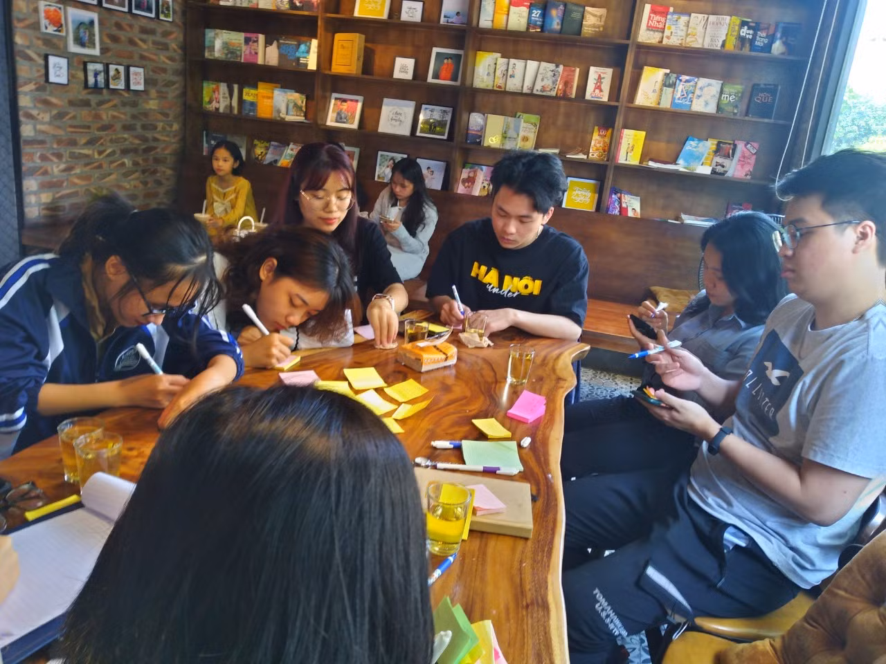 Mạnh cùng đội ngũ Youth+ Vinh Phuc nhiệm kỳ 2021-2022.