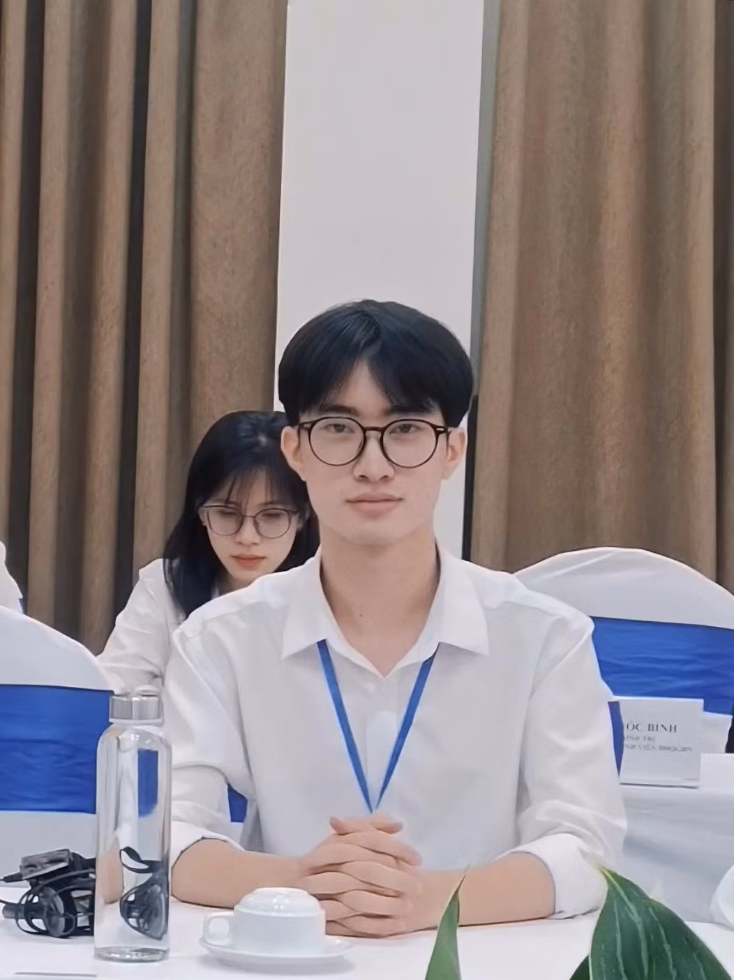 Đỗ Đình Minh tham gia chương trình sinh viên Đại học Quốc gia Hà Nội giao lưu với Thủ tướng Chính phủ Việt Nam Phạm Minh Chính và Thủ tướng Singapore Lý Hiển Long.