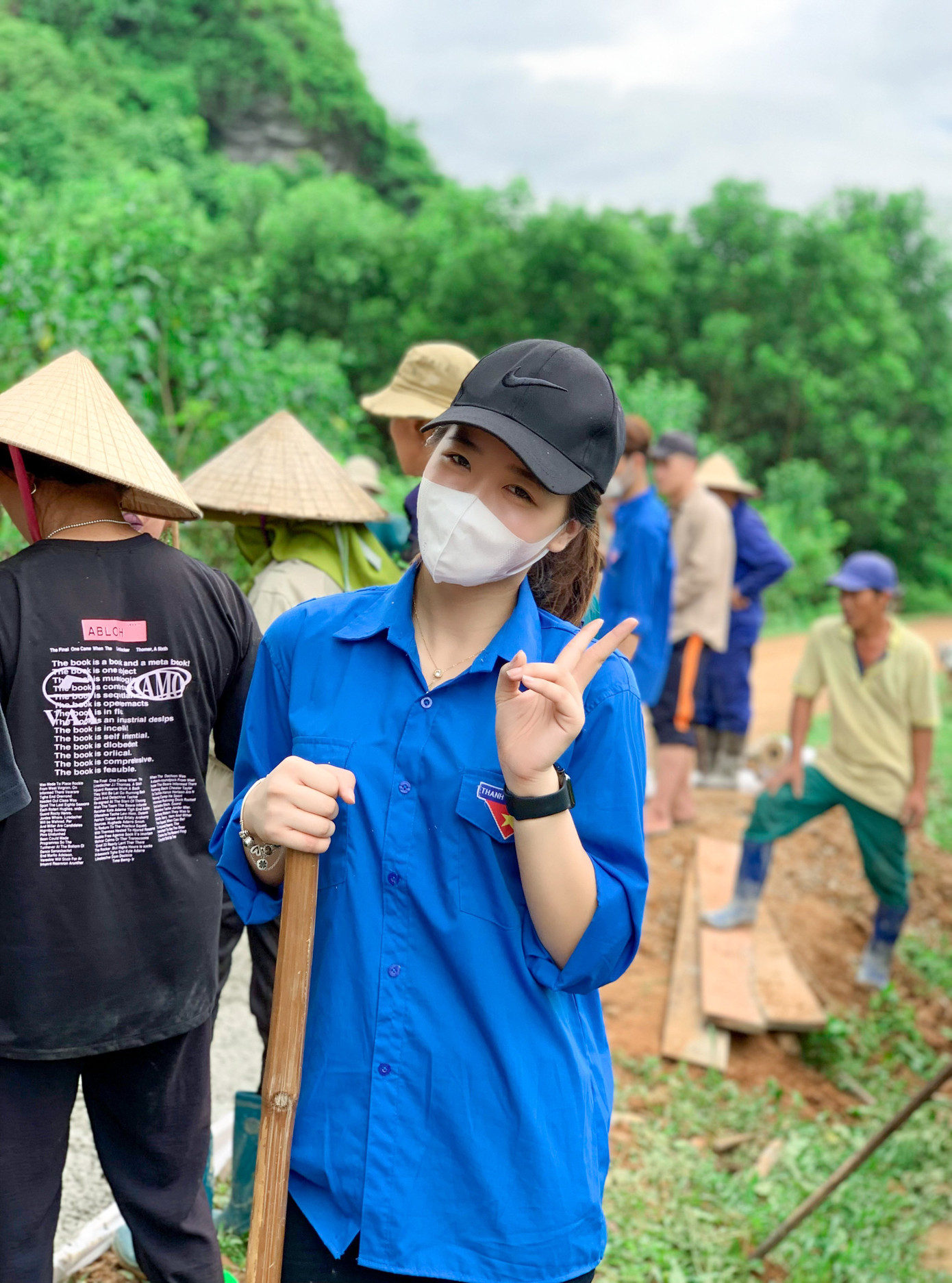 Thùy Linh tham gia rất nhiều hoạt động: thiện nguyện, trồng cây, các cuộc thi Đoàn - Đội,... của trường cũng như huyện, tỉnh. Thùy Linh tham gia rất nhiều hoạt động: thiện nguyện, trồng cây, các cuộc thi Đoàn - Đội,... của trường cũng như huyện, tỉnh.