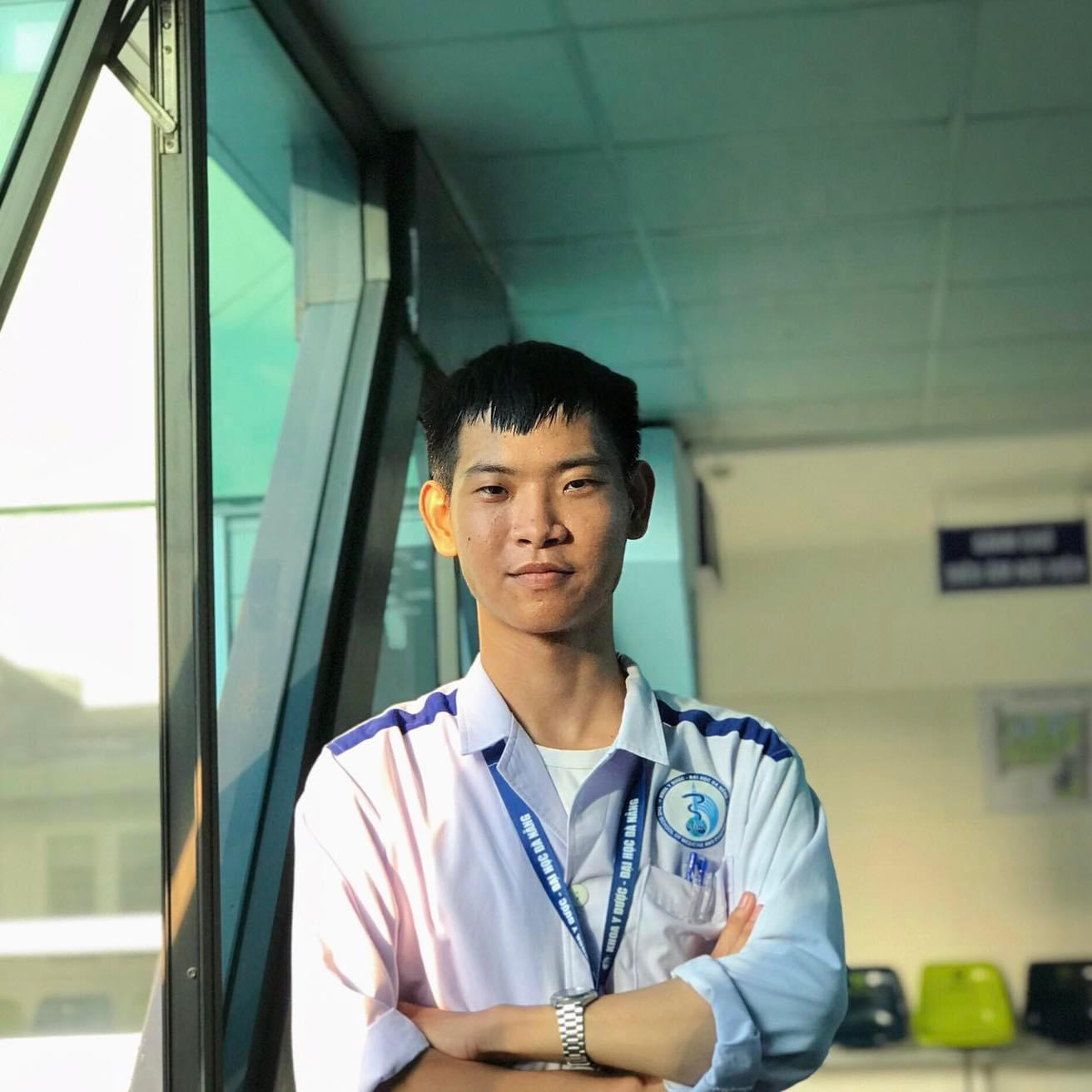 Lương Hoàng Anh đang là chủ nhiệm của L-CLUB khóa VIII. Lương Hoàng Anh đang là chủ nhiệm của L-CLUB khóa VIII.