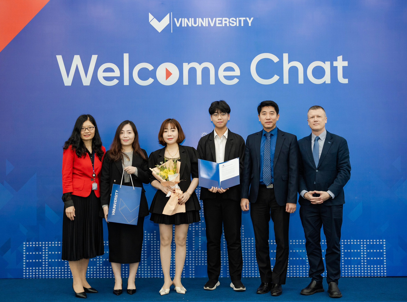 Hải Phong (thứ 3 từ phải sang) tại Welcome Chat - sự kiện chào mừng các học sinh đã trúng tuyển vào Trường Đại học VinUni. Hải Phong (thứ 3 từ phải sang) tại Welcome Chat - sự kiện chào mừng các học sinh đã trúng tuyển vào Trường Đại học VinUni.