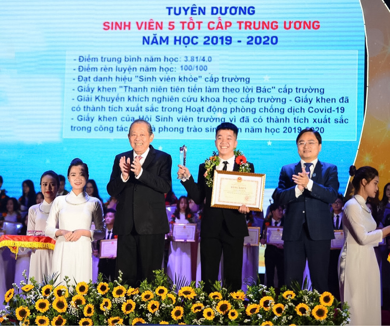 Nguyễn Tiến Thành liên tục đạt được danh hiệu “sinh viên 5 tốt” cấp Trung ương trong nhiều năm liền.