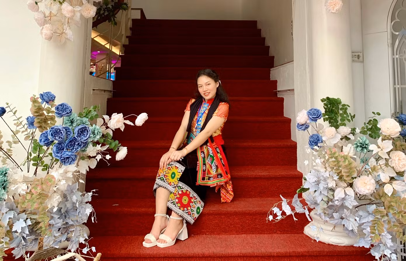 Nữ sinh Vi Thị Thảo Phương - người dân tộc Thái đã xuất sắc trở thành thủ khoa đầu vào ngành Khoa học Quản lý.