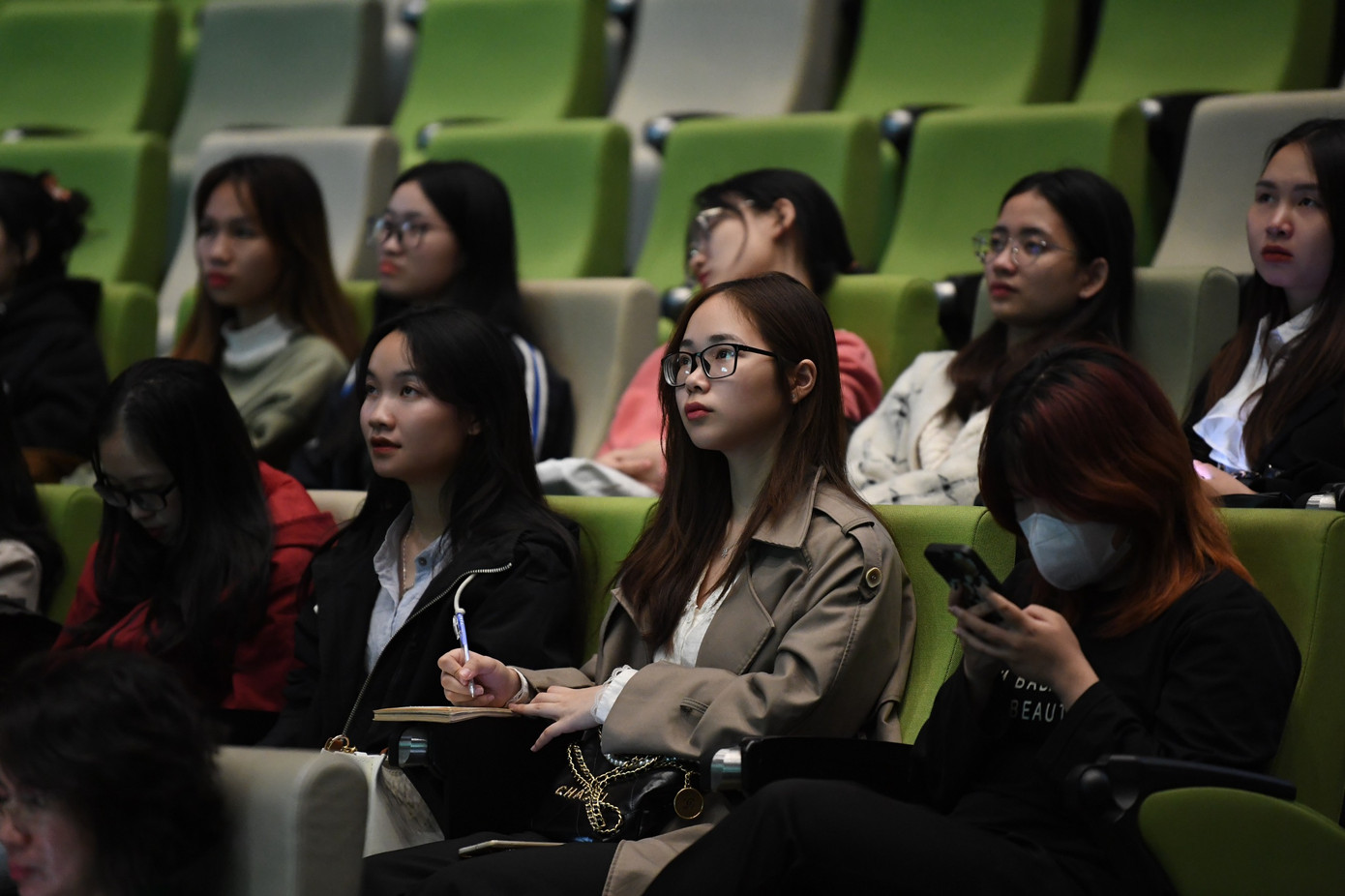 Nếu được quay trở lại, chắc chắn cô bạn sẽ dành nhiều thời gian hơn cho nghiên cứu khoa học. Nếu được quay trở lại, chắc chắn cô bạn sẽ dành nhiều thời gian hơn cho nghiên cứu khoa học.