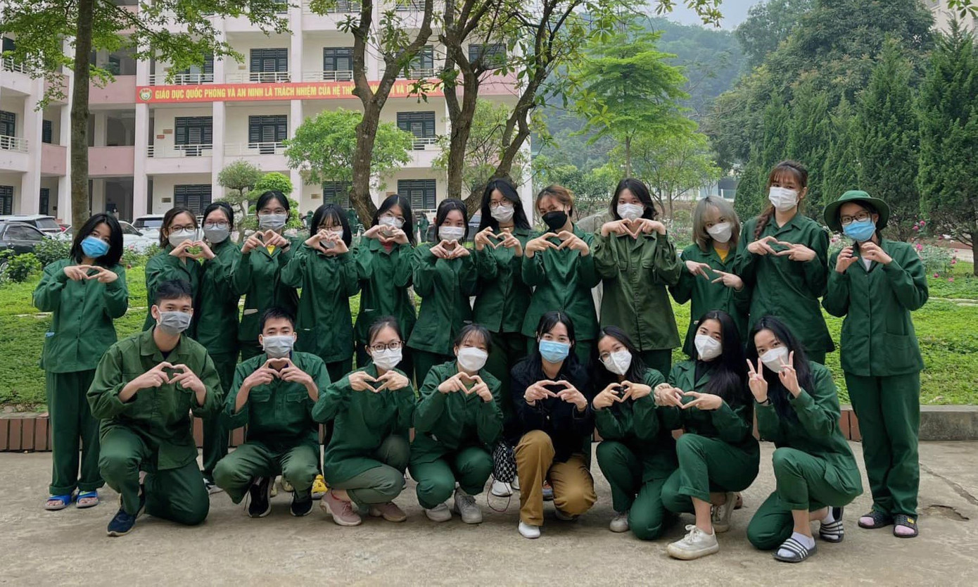 Lớp đại học ngành Ngôn ngữ Hàn Quốc của cô chỉ có 2 bạn nam.