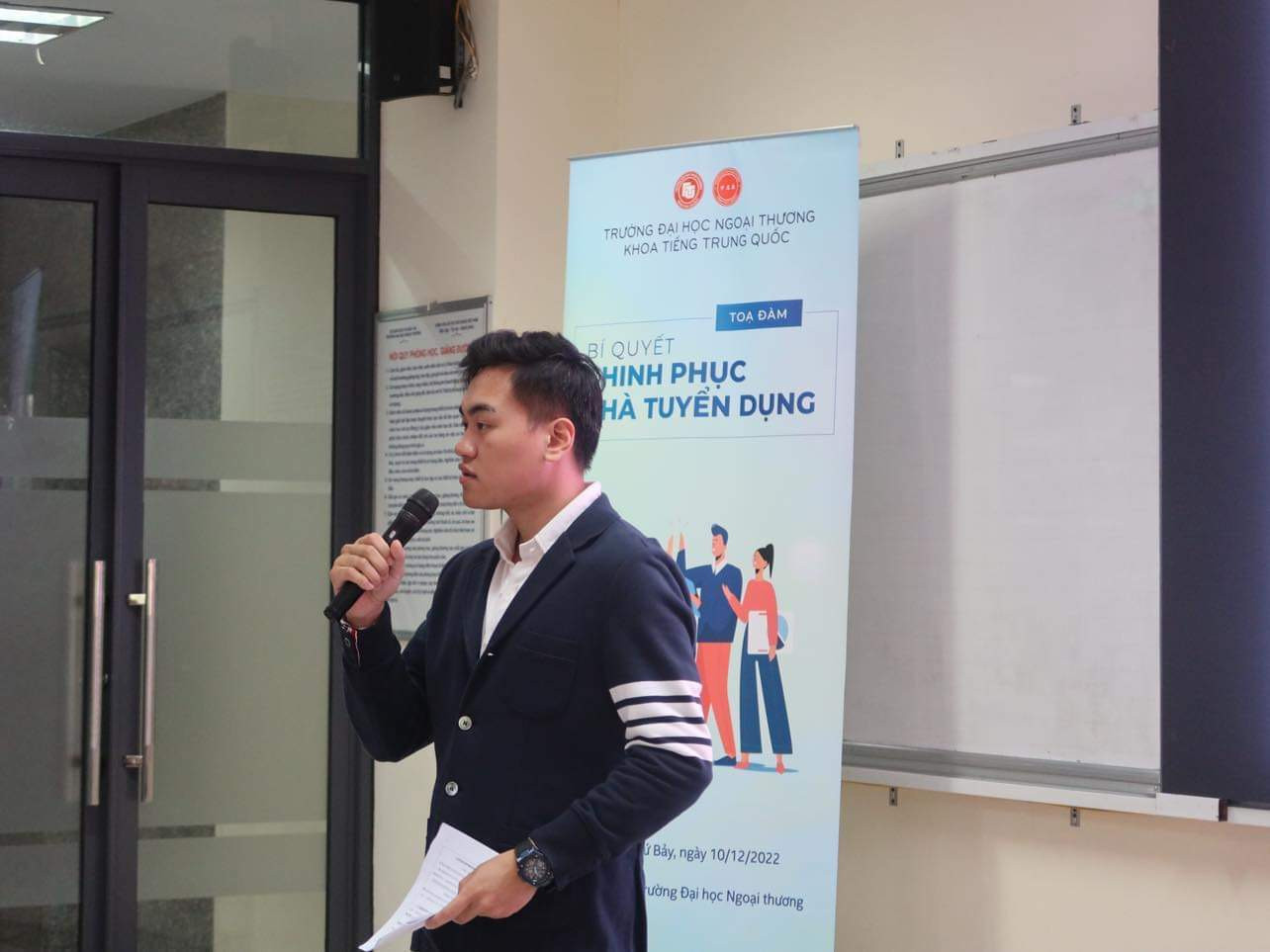 Mạnh Cường làm MC song ngữ tại tọa đàm “chinh phục nhà tuyển dụng”. Mạnh Cường làm MC song ngữ tại tọa đàm “chinh phục nhà tuyển dụng”.