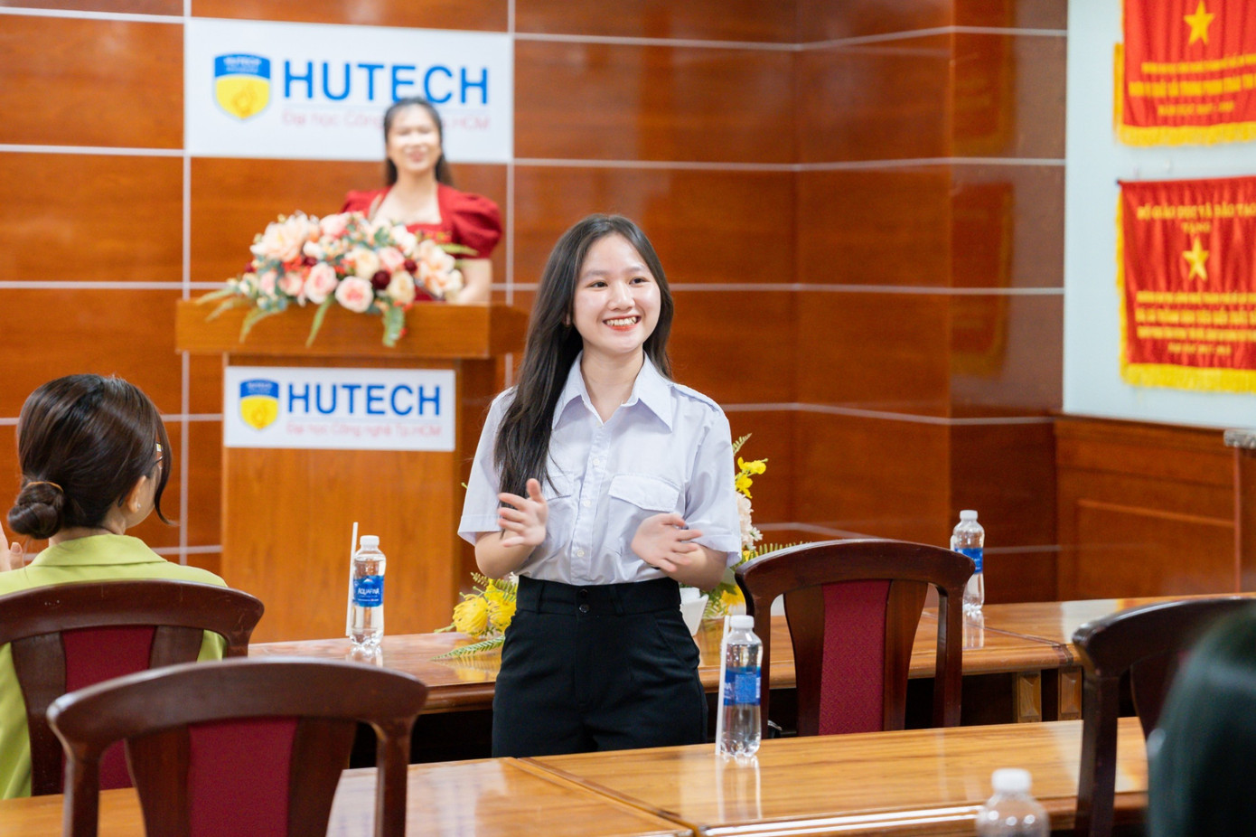 Nguyễn Như Quỳnh - Phó Chủ tịch Hội Sinh viên Việt Nam Trường Đại học Công nghệ Tp. Hồ Chí Minh (HUTECH). Nguyễn Như Quỳnh - Phó Chủ tịch Hội Sinh viên Việt Nam Trường Đại học Công nghệ Tp. Hồ Chí Minh (HUTECH).