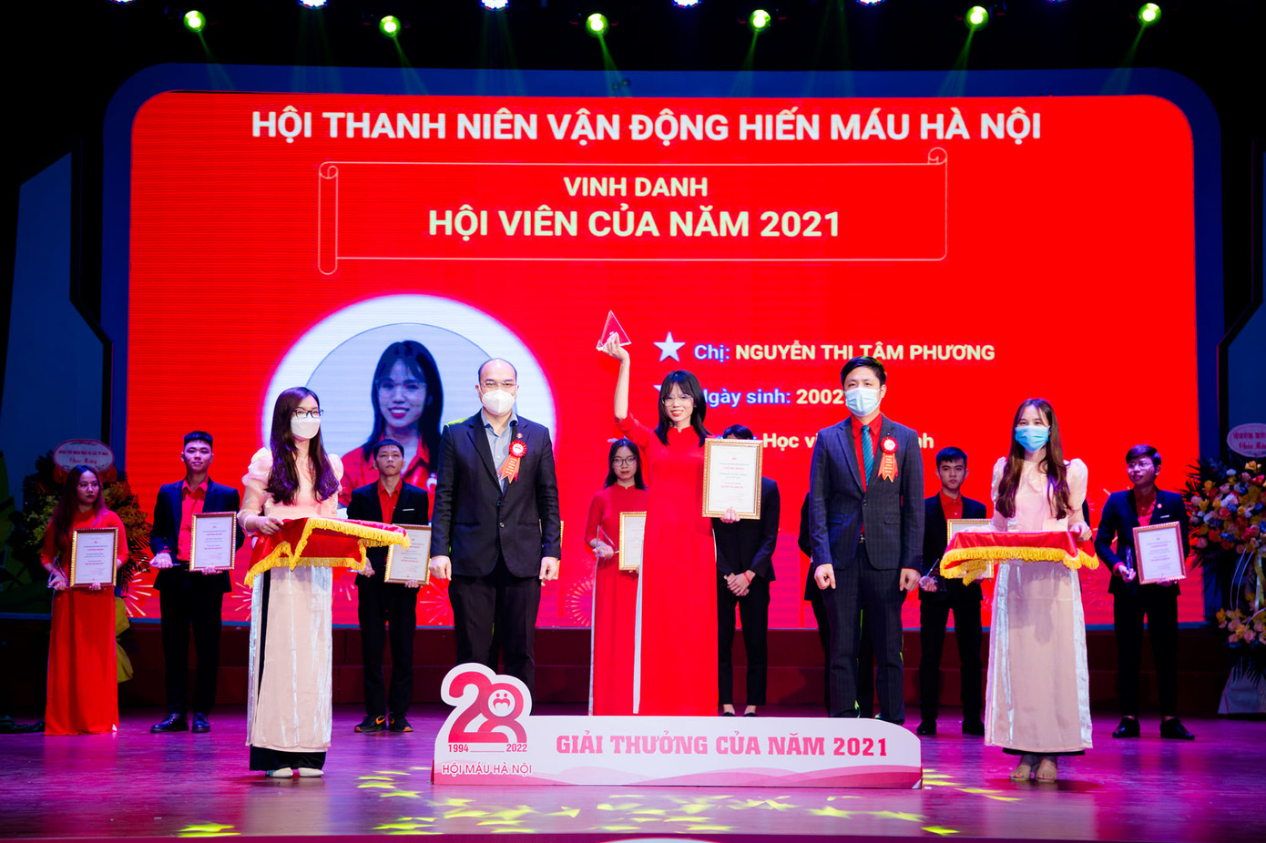 Tâm Phương được vinh danh Hội viên của năm 2021 do Hội Thanh niên vận động hiến máu Hà Nội trao tặng. Tâm Phương được vinh danh Hội viên của năm 2021 do Hội Thanh niên vận động hiến máu Hà Nội trao tặng.