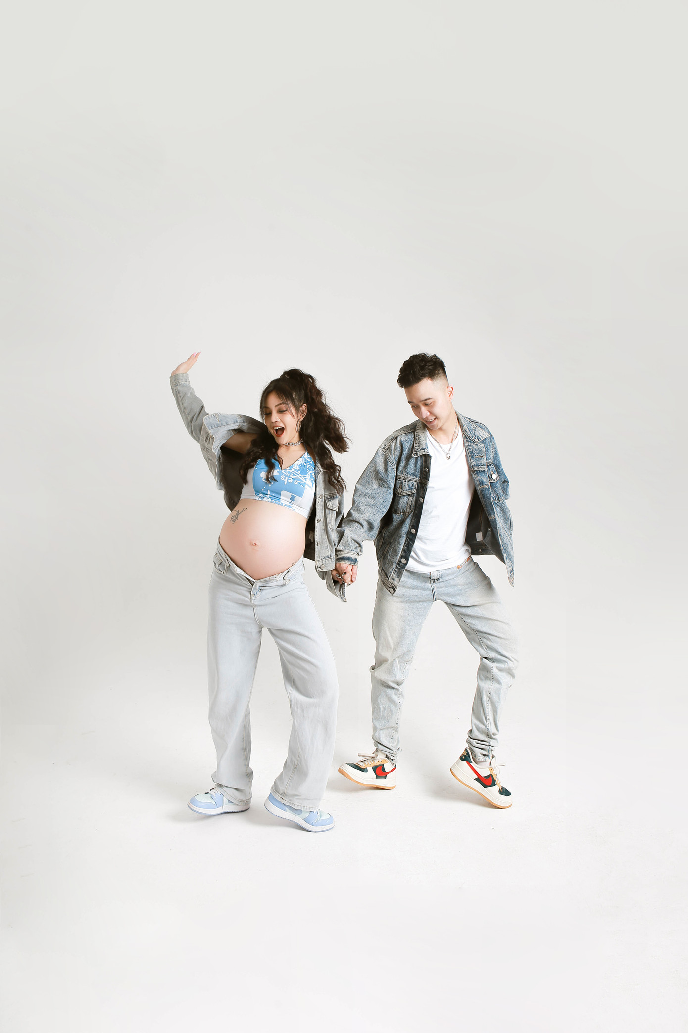 Fansie & Tom đã có kinh nghiệm 10 năm trong lĩnh vực nhảy múa. Fansie & Tom đã có kinh nghiệm 10 năm trong lĩnh vực nhảy múa.