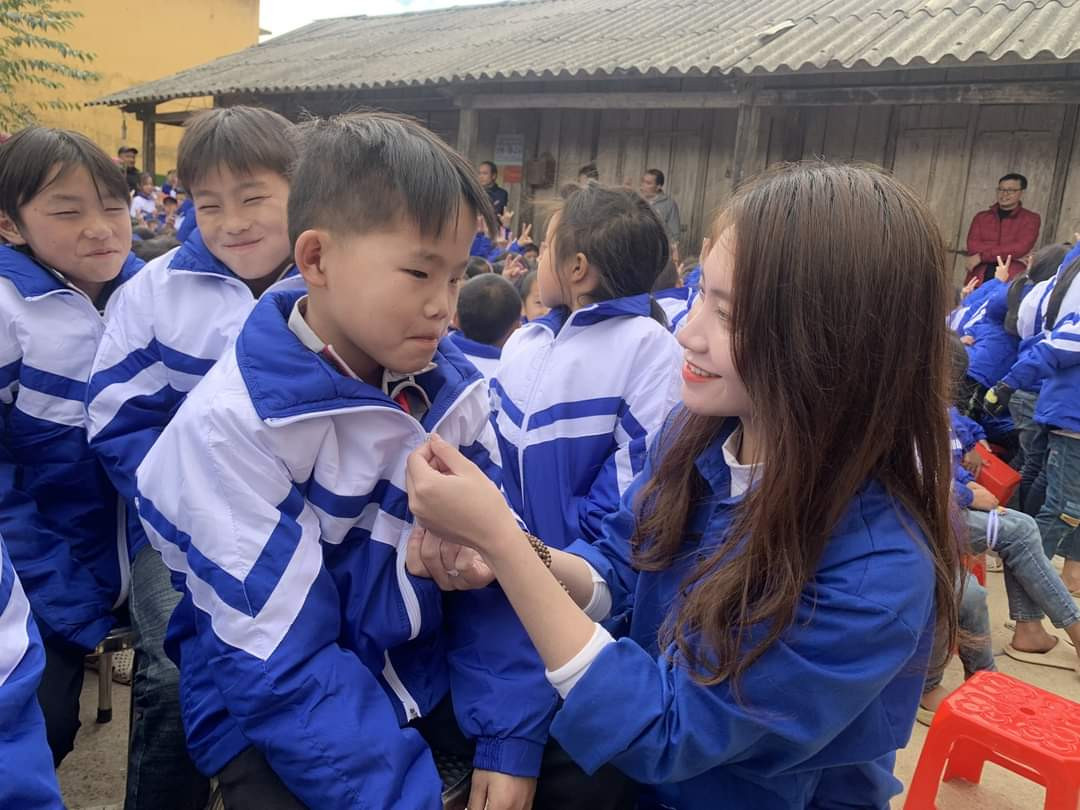 Tham gia chuyến thiện nguyện Áo ấm vùng cao năm 2022. Tham gia chuyến thiện nguyện Áo ấm vùng cao năm 2022.