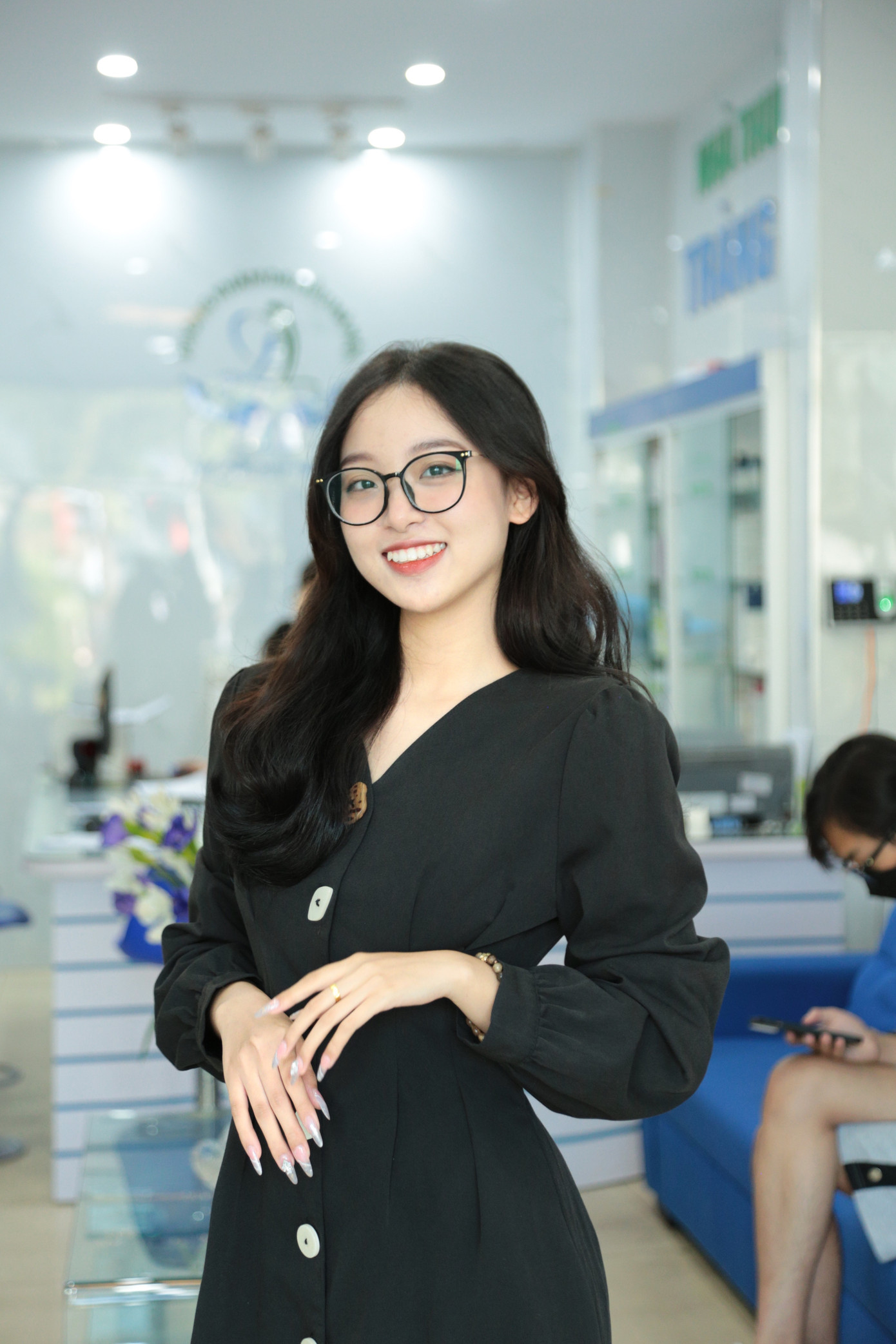 Hoàng Thị Ngọc Hà (20 tuổi, quê Hải Phòng) là sinh viên năm 2 lớp Quan hệ công chúng chuyên nghiệp K41, Khoa Quan hệ công chúng và Quảng cáo, Học viện Báo chí và Tuyên truyền. Hoàng Thị Ngọc Hà (20 tuổi, quê Hải Phòng) là sinh viên năm 2 lớp Quan hệ công chúng chuyên nghiệp K41, Khoa Quan hệ công chúng và Quảng cáo, Học viện Báo chí và Tuyên truyền.