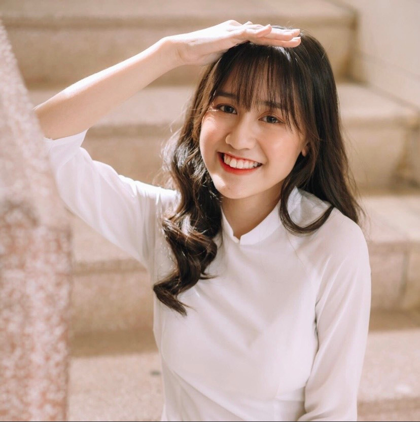 Bùi Thanh Hà (sinh năm 2003 tại Hải Phòng) là sinh viên năm 2, Khoa Kinh tế, Học viện Ngân hàng.