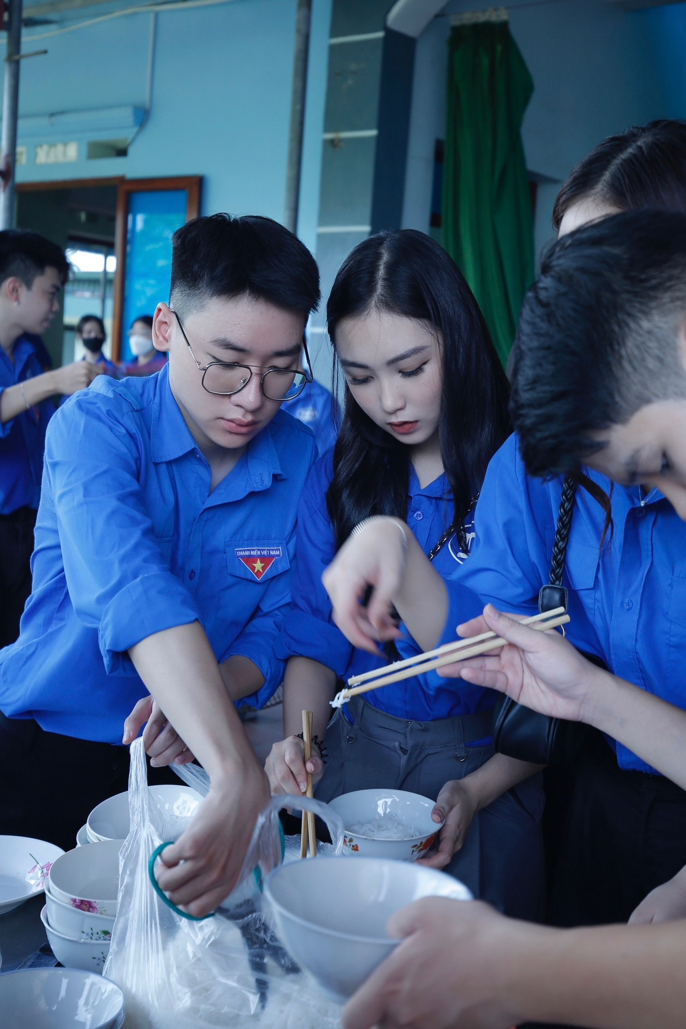 Khánh Quỳnh tham gia tình nguyện tại Mái ấm Thánh Tâm. Khánh Quỳnh tham gia tình nguyện tại Mái ấm Thánh Tâm.