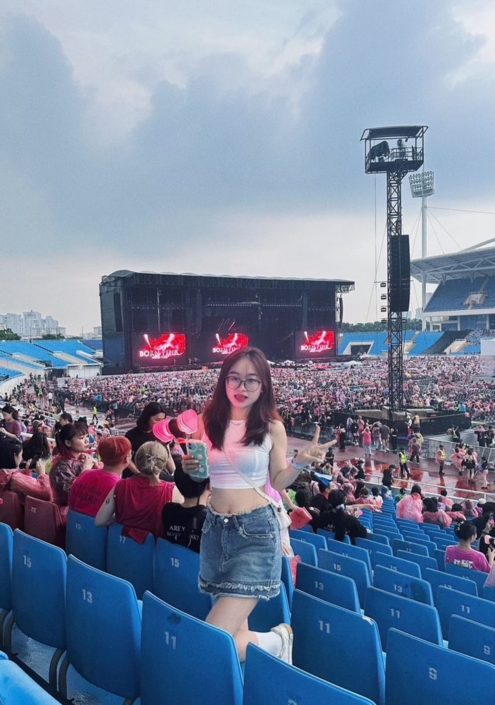 Thiên Nga check in trước "giờ G" tại sân vận động Mỹ Đình. (Ảnh NVCC)