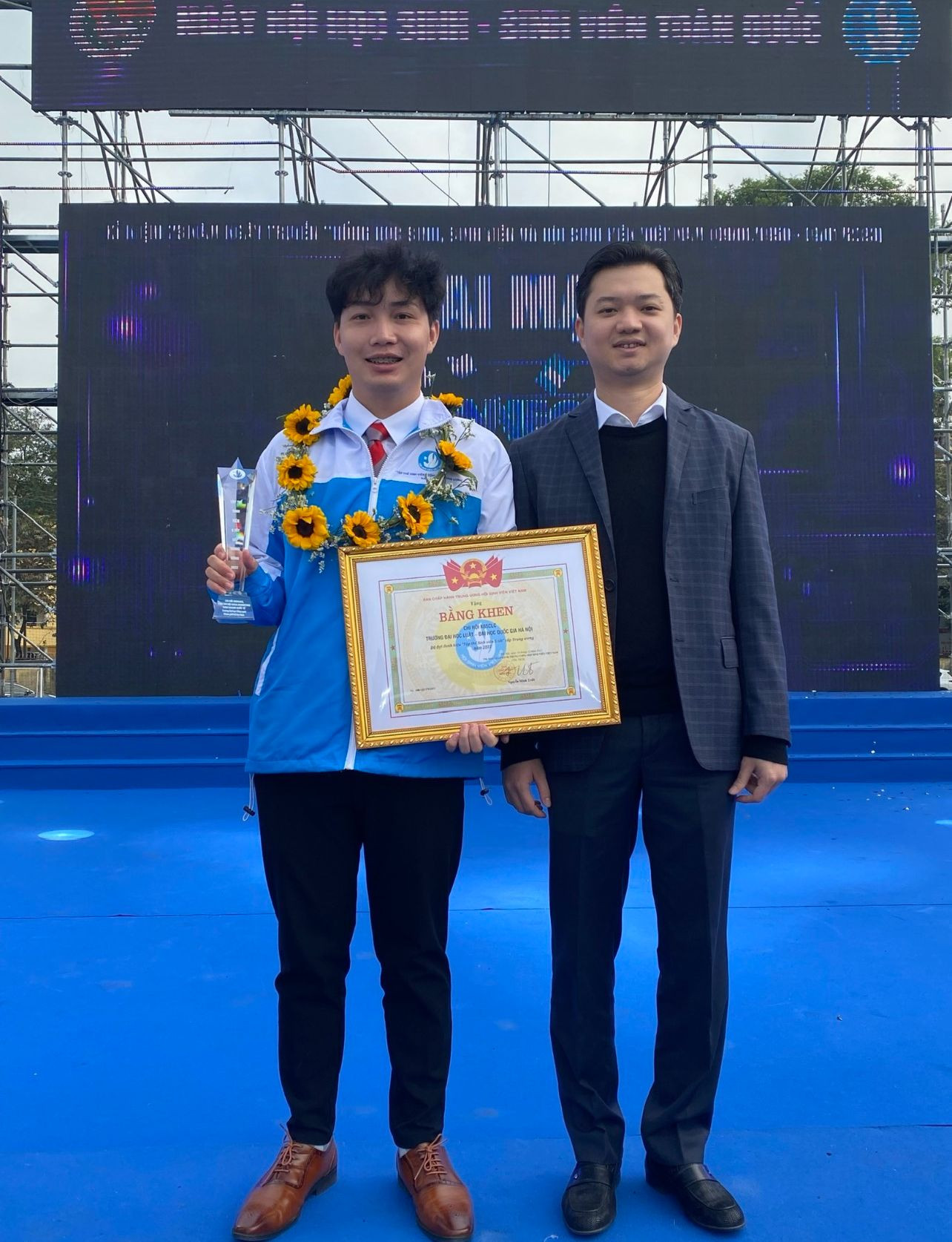 Trung Kiên vinh dự nhận Danh hiệu Sinh viên 5 tốt cấp Trung ương năm học 2021 - 2022.