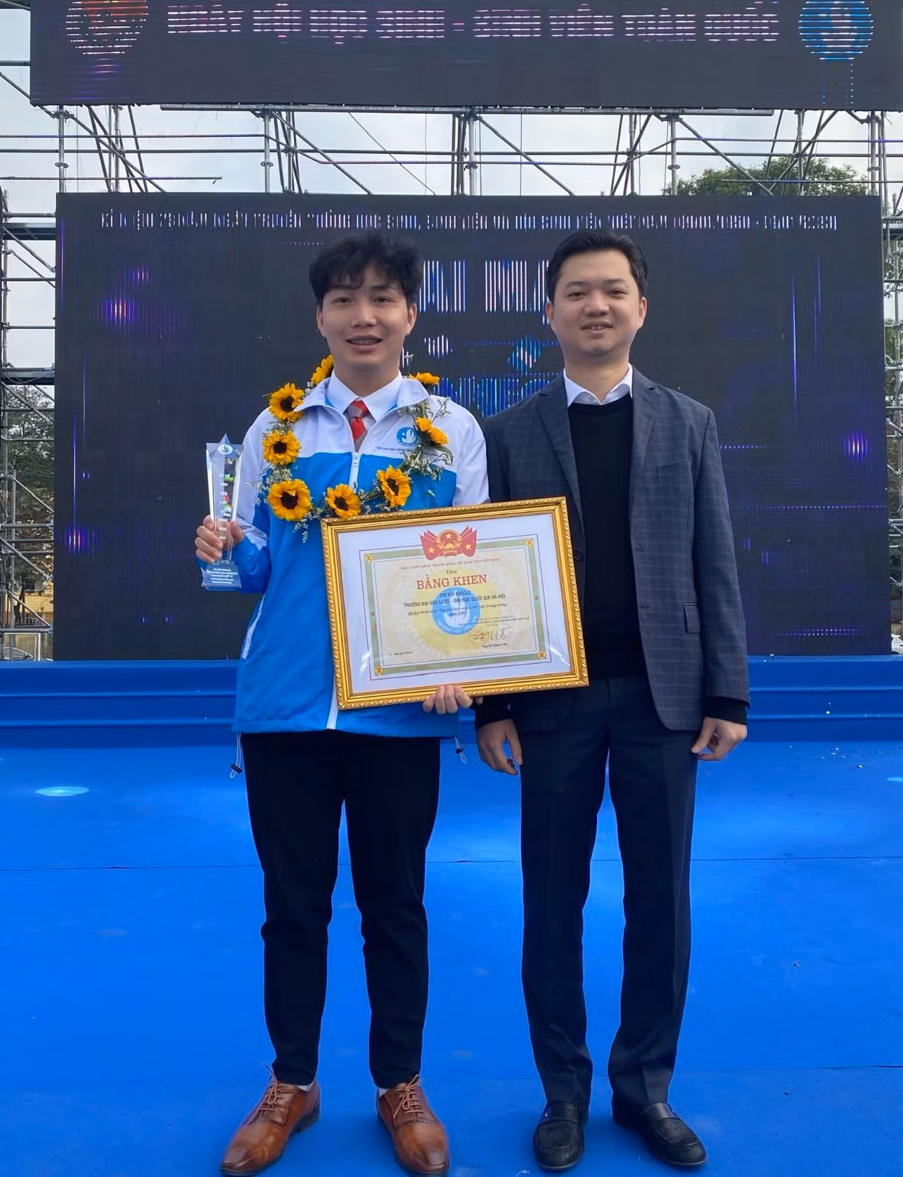 Trung Kiên vinh dự nhận Danh hiệu Sinh viên 5 tốt cấp Trung ương năm học 2021 - 2022. Trung Kiên vinh dự nhận Danh hiệu Sinh viên 5 tốt cấp Trung ương năm học 2021 - 2022.