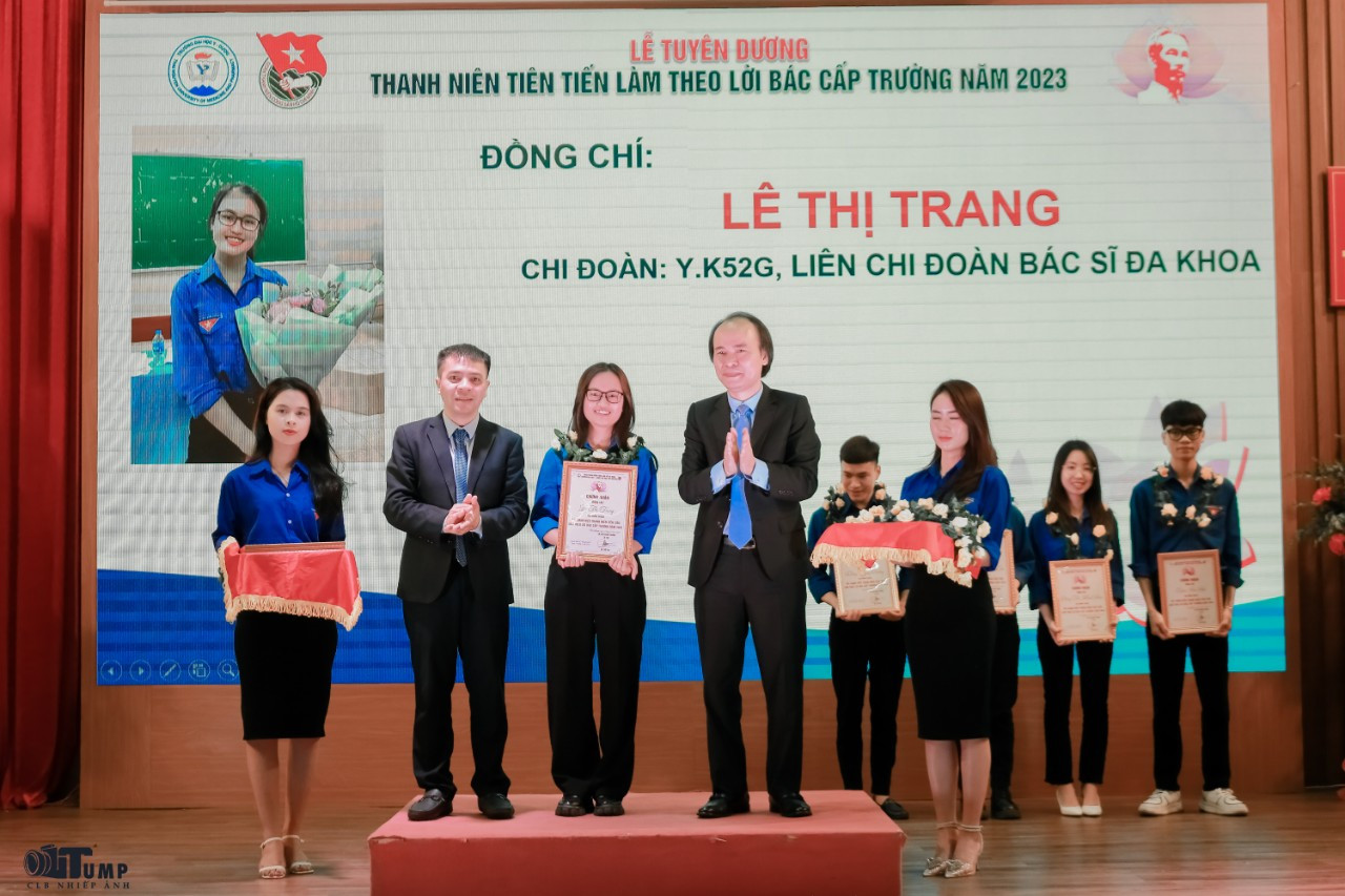 Vinh dự được nhận Danh hiệu Thanh niên tiên tiến làm theo lời Bác cấp trường.