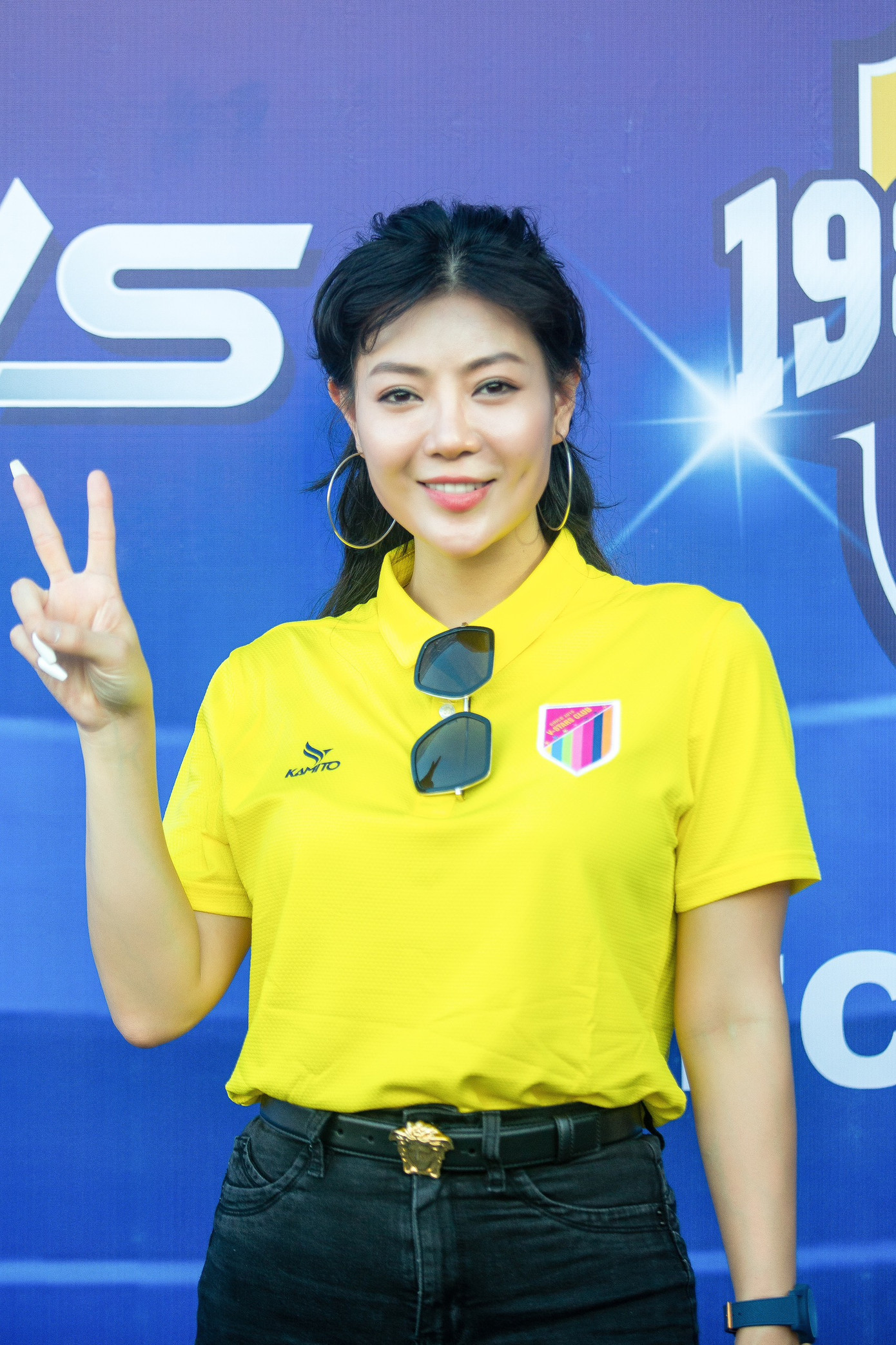 Diễn viên Thanh Hương: “Đã là trách nhiệm với cộng đồng thì không phân biệt nghệ sĩ hay không phải nghệ sĩ, chúng tôi đơn giản là những người đồng hành cùng nhau để lan toả những điều tốt đẹp, tích cực trong cuộc sống, giúp đỡ nhiều người hơn.” Diễn viên Thanh Hương: “Đã là trách nhiệm với cộng đồng thì không phân biệt nghệ sĩ hay không phải nghệ sĩ, chúng tôi đơn giản là những người đồng hành cùng nhau để lan toả những điều tốt đẹp, tích cực trong cuộc sống, giúp đỡ nhiều người hơn.”