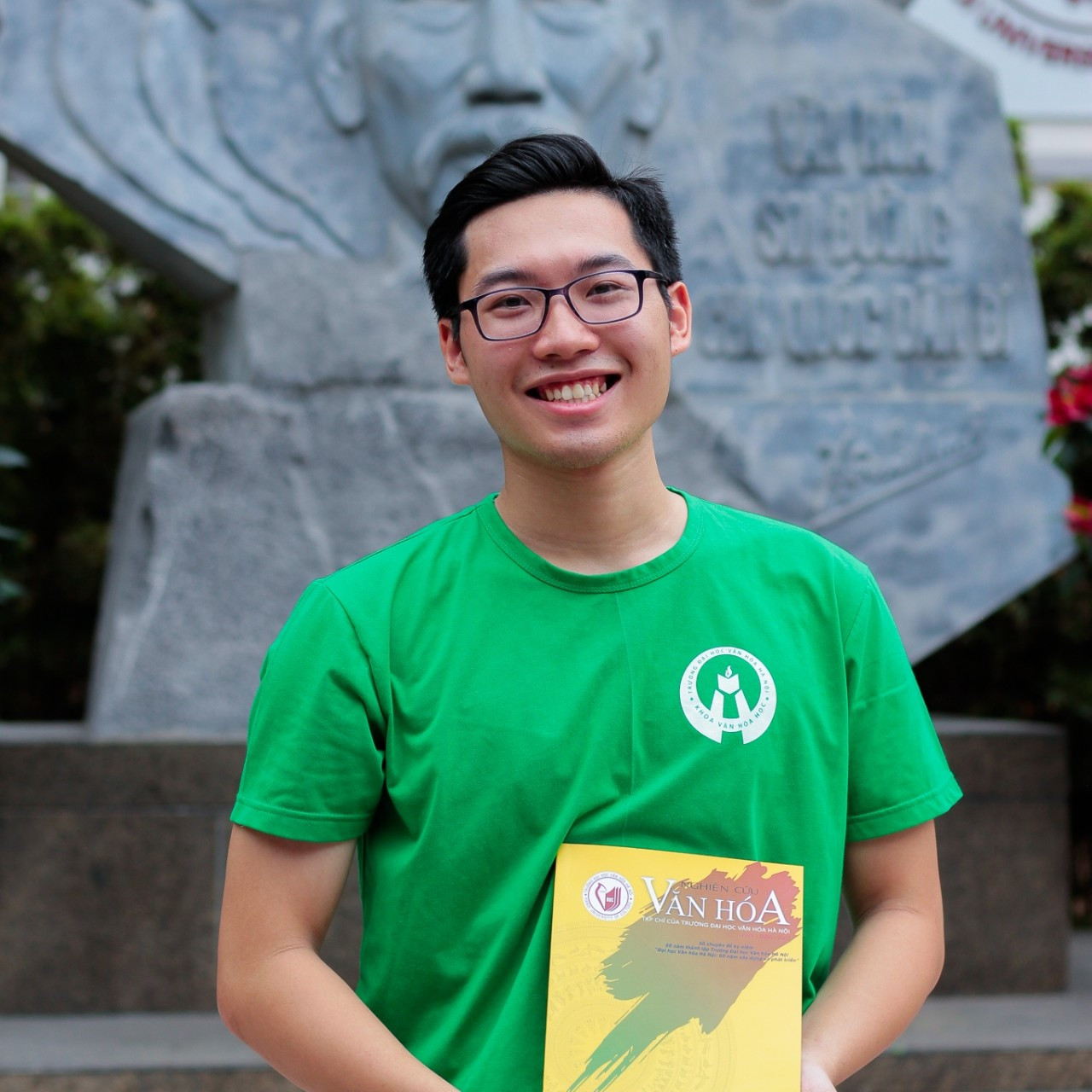 Nguyễn Chí Bách là sinh viên năm 4 của khoa Văn hóa học, Trường đại học Văn hoá Hà Nội.