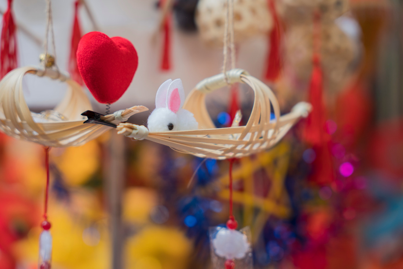 Các mặt hàng năm nay được các cửa hàng chuẩn bị rất phong phú, đa dạng từ màu sắc cho đến kích thước. Các mặt hàng năm nay được các cửa hàng chuẩn bị rất phong phú, đa dạng từ màu sắc cho đến kích thước.