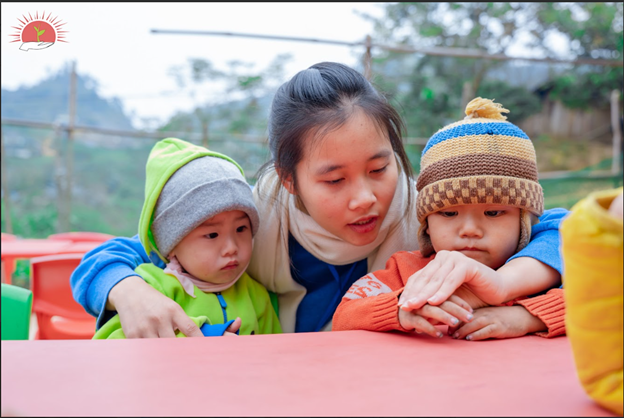 Lan Phương trong chương trình “Đông Ấm Xuân Lạc - Lửa hồng trao em” - Xây dựng bếp ăn và sân chơi cho các em nhỏ ở 3 điểm trường Pù Lùng - Xuân Lạc - Bắc Kạn do Đội sinh viên làm Công tác xã hội tổ chức. Lan Phương trong chương trình “Đông Ấm Xuân Lạc - Lửa hồng trao em” - Xây dựng bếp ăn và sân chơi cho các em nhỏ ở 3 điểm trường Pù Lùng - Xuân Lạc - Bắc Kạn do Đội sinh viên làm Công tác xã hội tổ chức.
