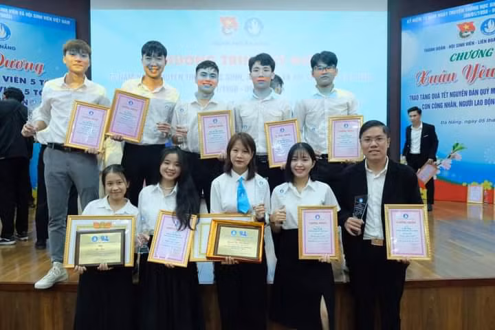 Đạt được nhiều thành tích trong học tập và rèn luyện.