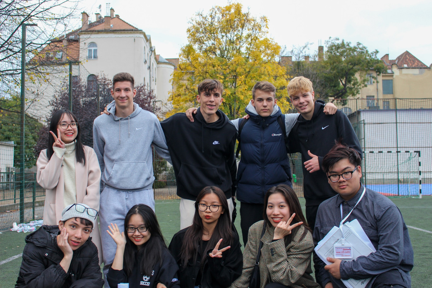 Sinh viên Việt Nam cùng bạn bè quốc tế tại Giải bóng đá Sinh viên, thanh niên mở rộng SVHU League lần thứ XIV năm 2022. Sinh viên Việt Nam cùng bạn bè quốc tế tại Giải bóng đá Sinh viên, thanh niên mở rộng SVHU League lần thứ XIV năm 2022.