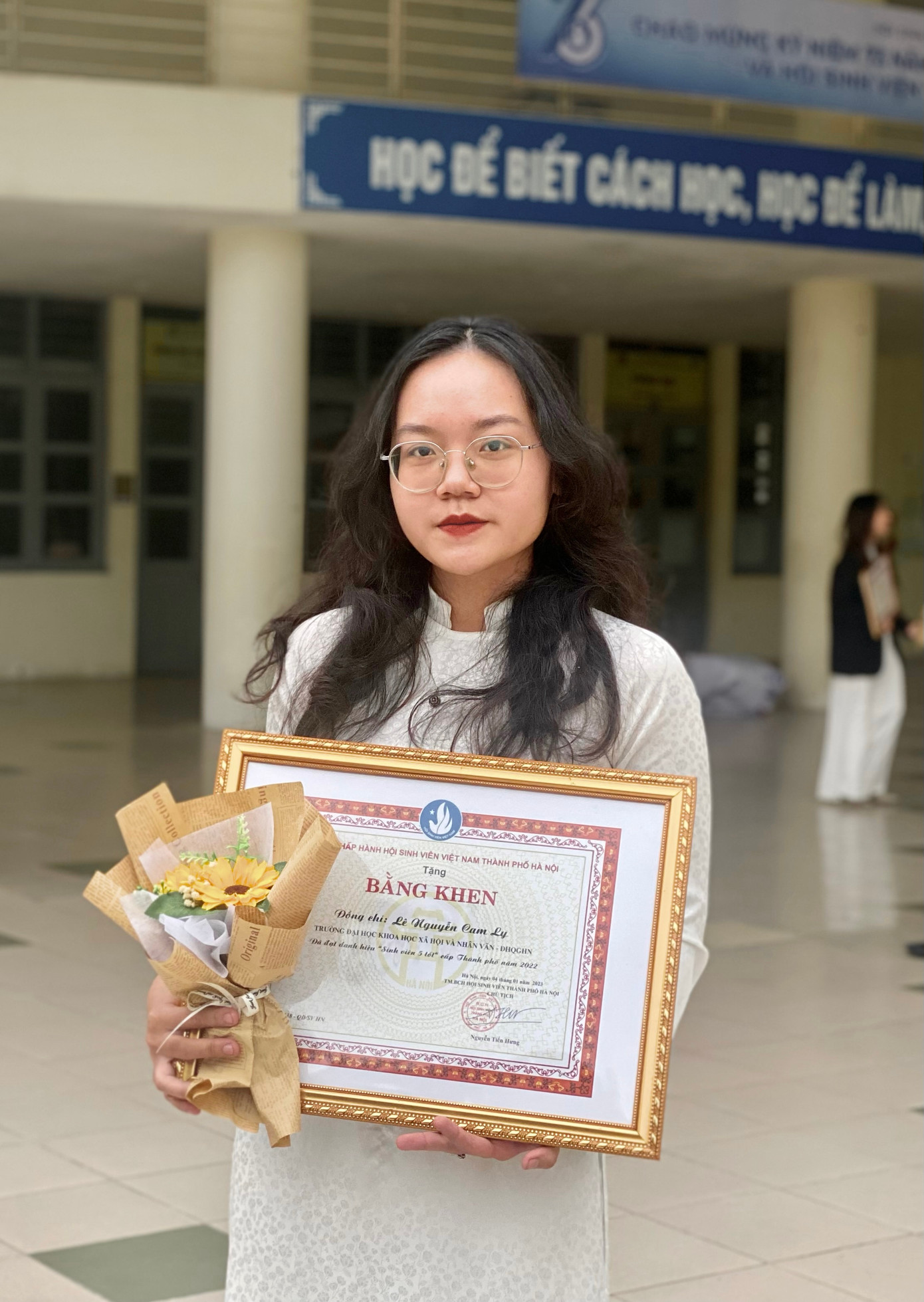 Lê Nguyễn Cam Ly xuất sắc đạt được danh hiệu “Sinh viên 5 tốt” cấp Thành phố năm học 2021-2022. Lê Nguyễn Cam Ly xuất sắc đạt được danh hiệu “Sinh viên 5 tốt” cấp Thành phố năm học 2021-2022.