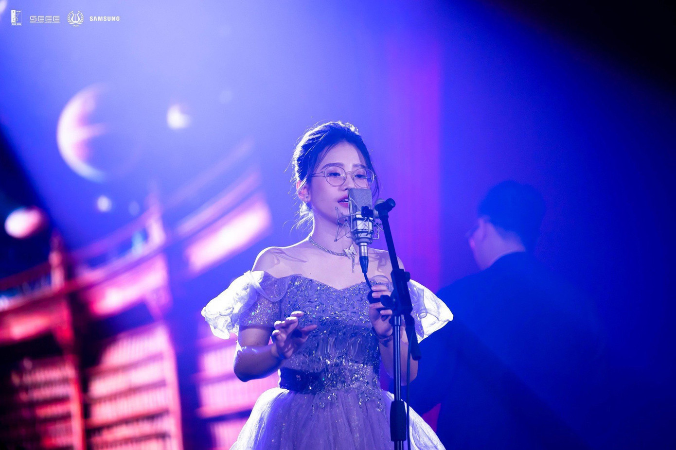 Liên tham gia hát tại chương trình City of Stars. Liên tham gia hát tại chương trình City of Stars.