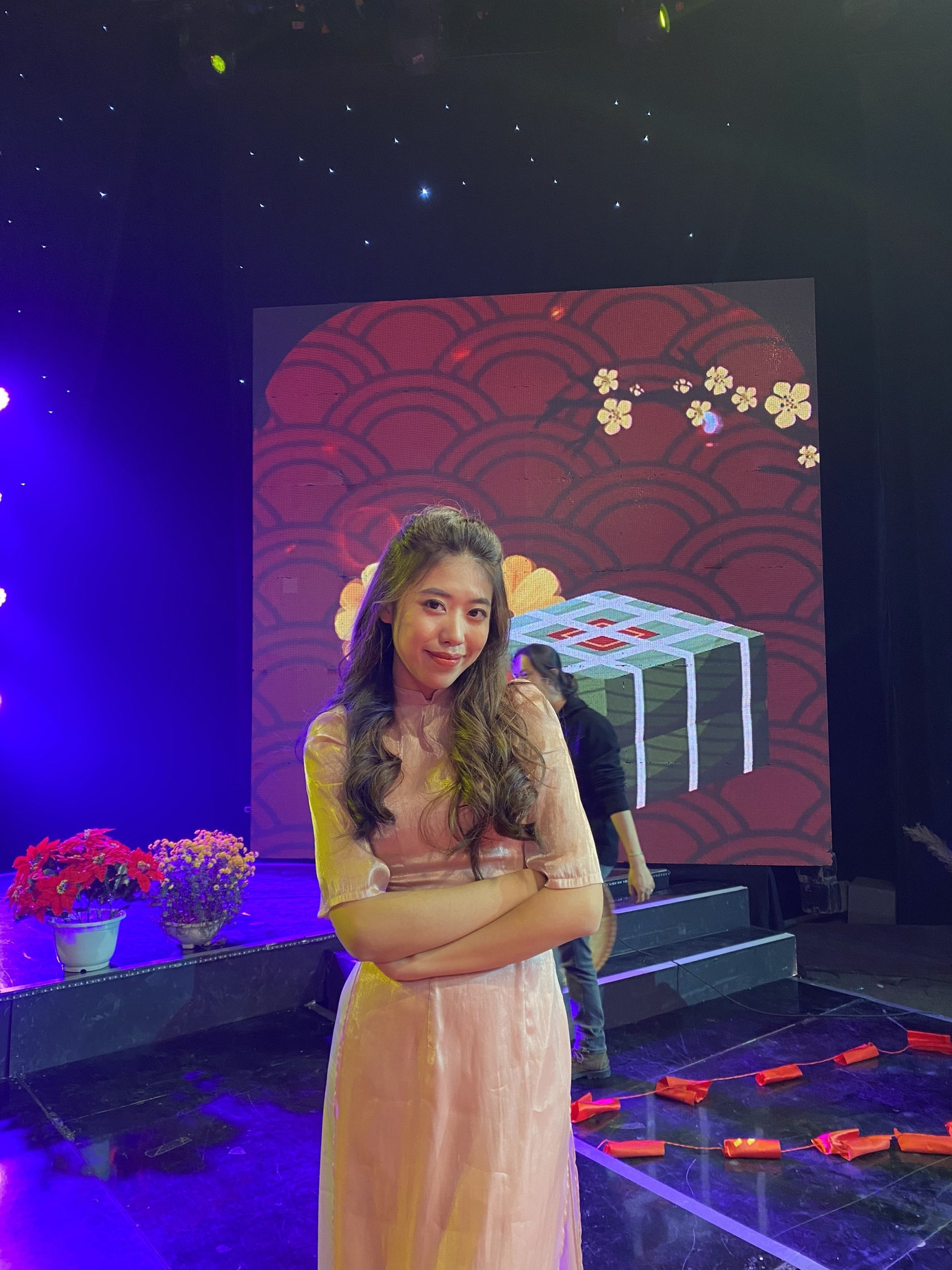 Hương Linh đang ấp ủ những dự định cá nhân trong nghệ thuật, song song với cố gắng hoàn thành việc học tập hết mình trong khả năng.