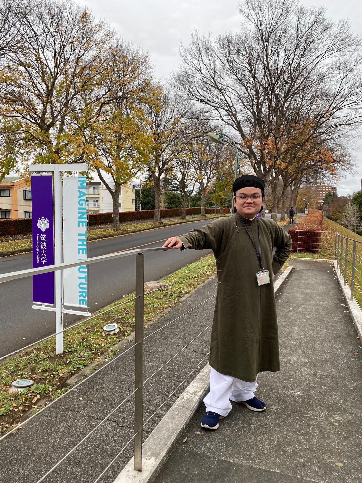 Thanh rất yêu thích mặc áo dài ngũ thân, đội khăn xếp để giao lưu văn hóa Việt Nam ở nước bạn. Thanh rất yêu thích mặc áo dài ngũ thân, đội khăn xếp để giao lưu văn hóa Việt Nam ở nước bạn.