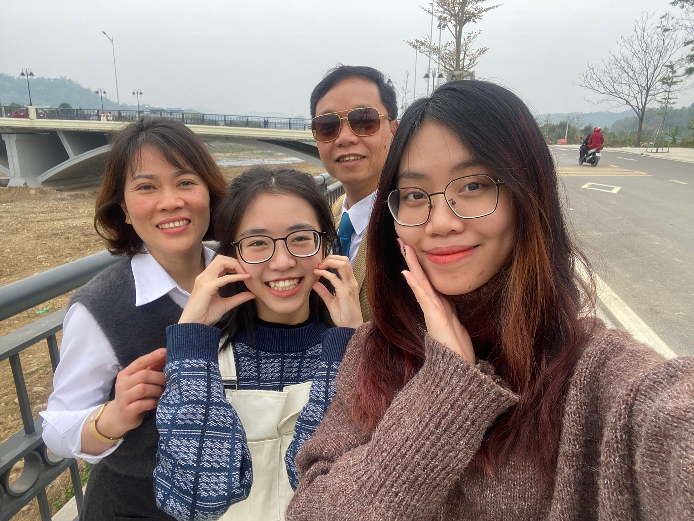 Mai Anh và gia đình. Mai Anh và gia đình.