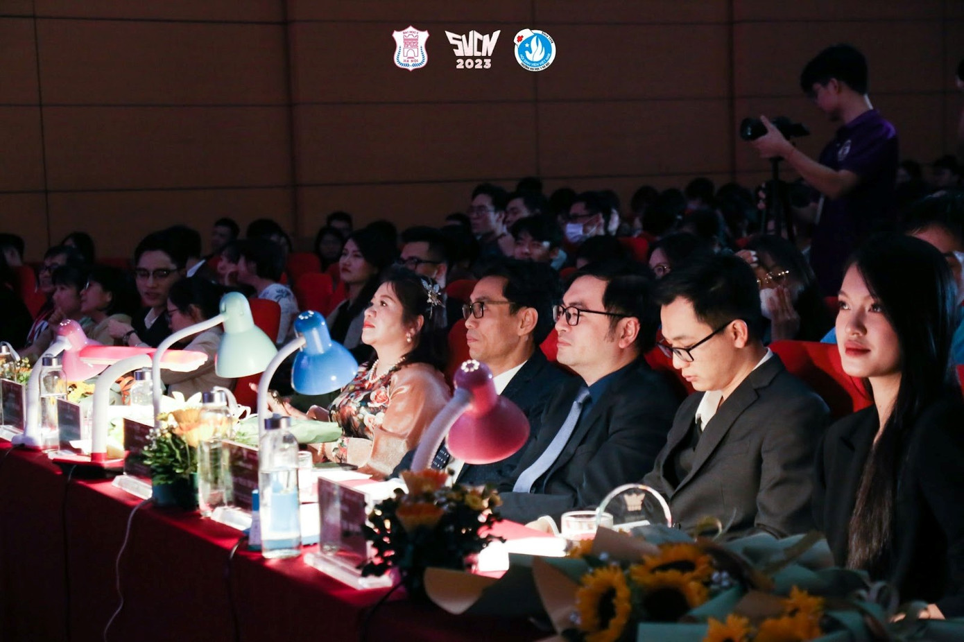 Dàn ban giám khảo chất lượng trong đêm chung kết “Sinh Viên Của Năm 2023”. Dàn ban giám khảo chất lượng trong đêm chung kết “Sinh Viên Của Năm 2023”.