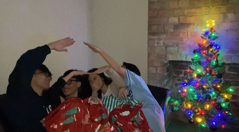 " safezone” của Khánh Hằng là các anh chị cùng nhà ở Anh.