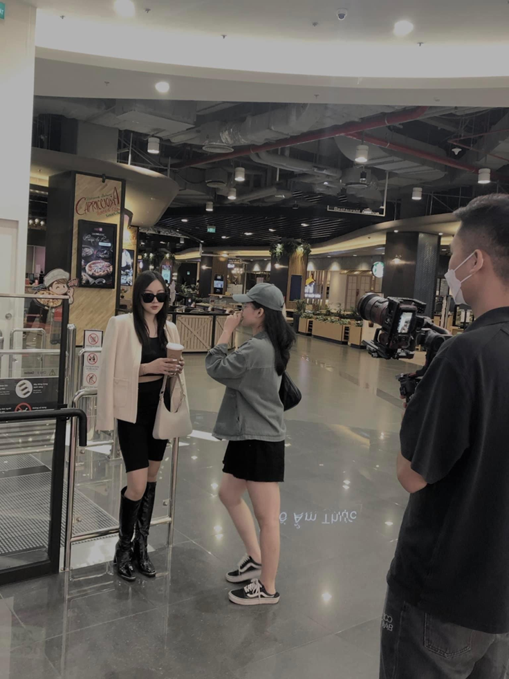 Ngoài việc làm diễn viên tự do, Phượng Vy còn là một mẫu ảnh.