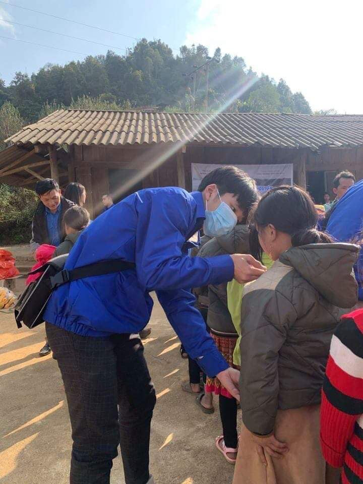 Nhiệt huyết với công tác tình nguyện vì cộng đồng. Nhiệt huyết với công tác tình nguyện vì cộng đồng.