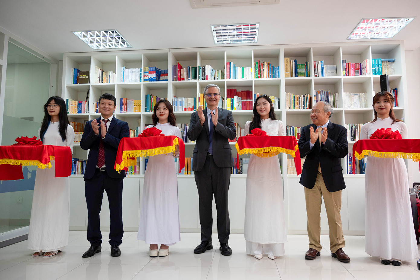 Thư viện Pháp ngữ được khánh thành trong khuôn viên Học viện Ngoại giao. Thư viện Pháp ngữ được khánh thành trong khuôn viên Học viện Ngoại giao.