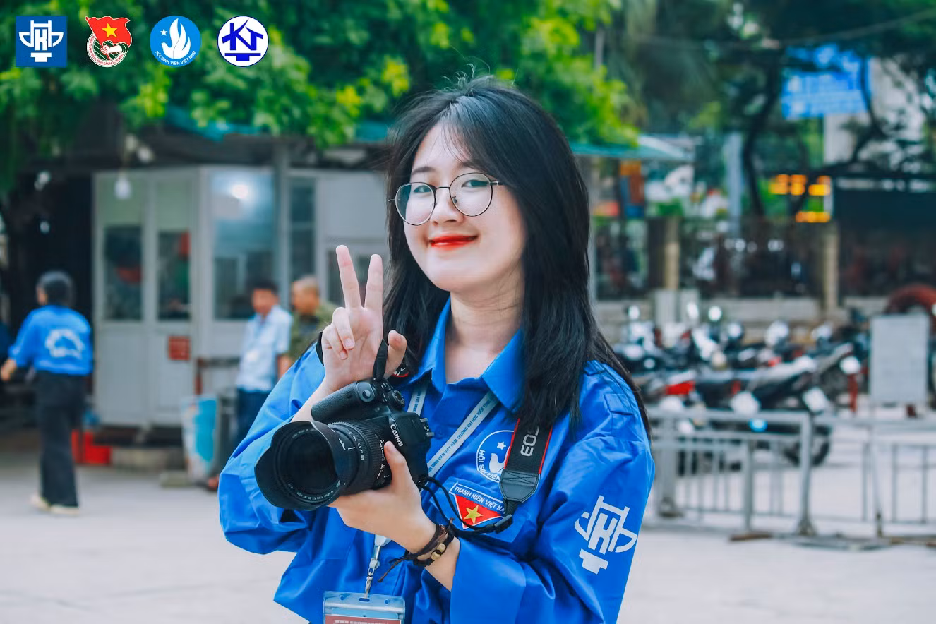 Tuyết Anh tham gia Tiếp sức mùa thi 2023.