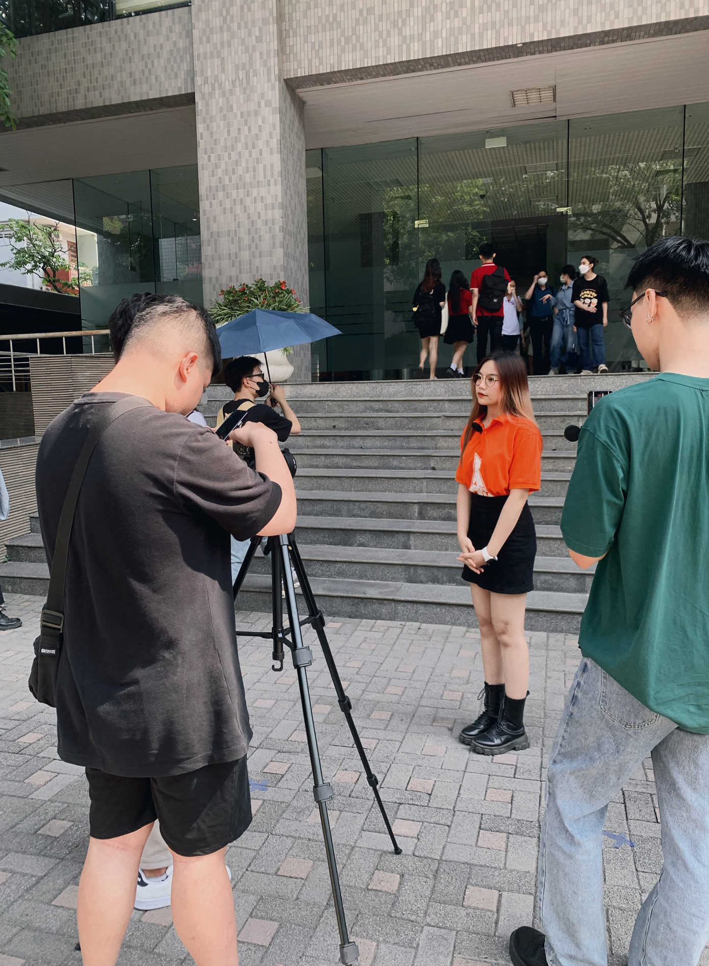 Lê Hạnh được mời phỏng vấn chương trình: "Bí mật đồng tiền" phát sóng trên VTV2. Lê Hạnh được mời phỏng vấn chương trình: "Bí mật đồng tiền" phát sóng trên VTV2.