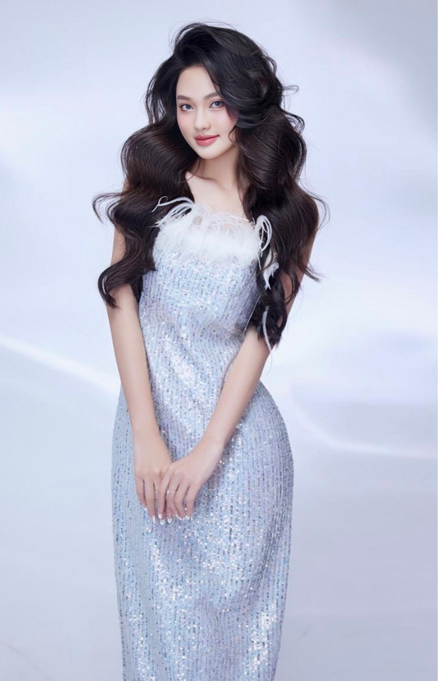 Nguyễn Hạnh Tâm không chỉ sở hữu nét đẹp khả ái, nụ cười tỏa nắng mà còn gây ấn tượng khi có nhiều tài lẻ. Nguyễn Hạnh Tâm không chỉ sở hữu nét đẹp khả ái, nụ cười tỏa nắng mà còn gây ấn tượng khi có nhiều tài lẻ.