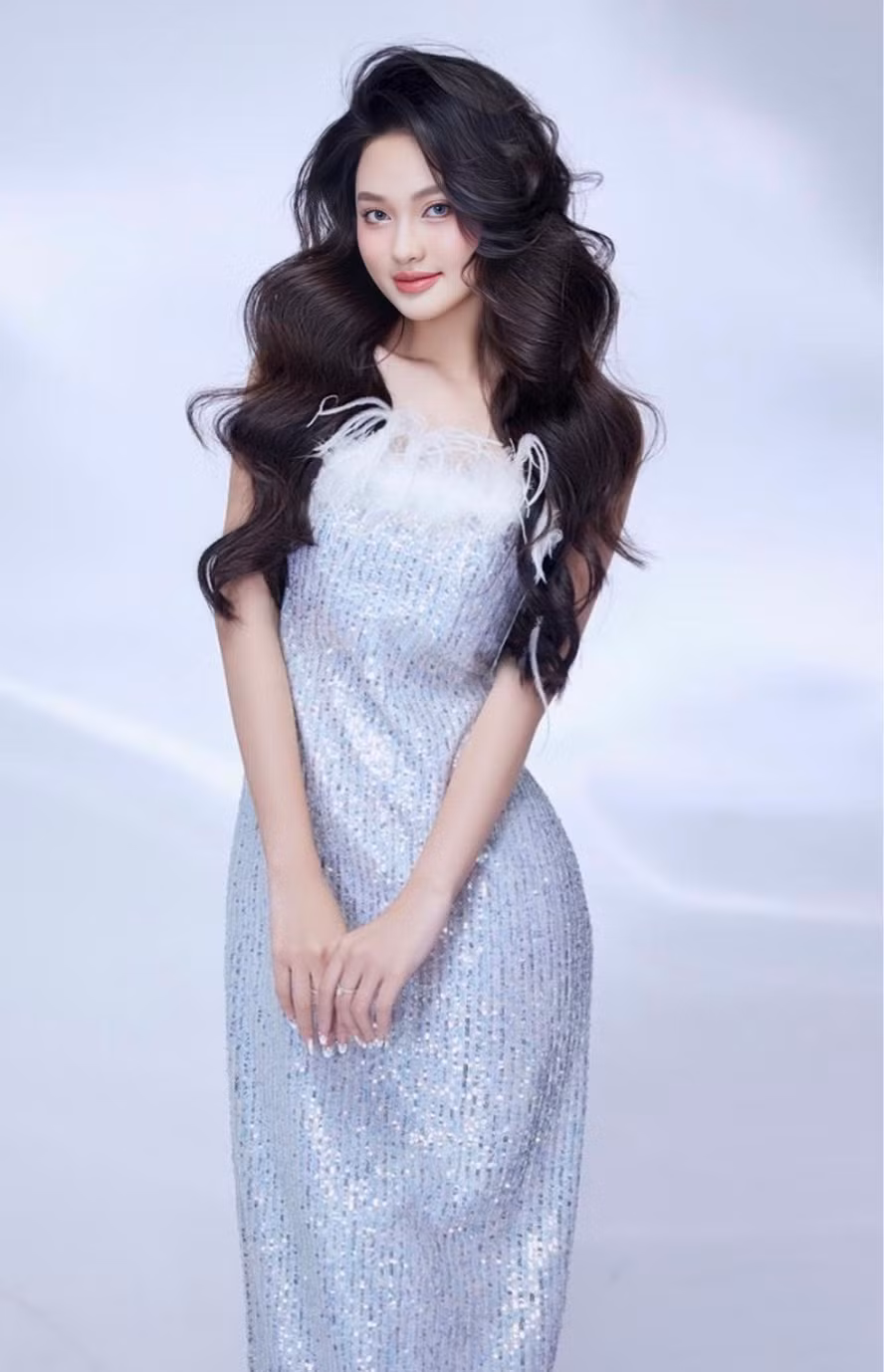 Nguyễn Hạnh Tâm không chỉ sở hữu nét đẹp khả ái, nụ cười tỏa nắng mà còn gây ấn tượng khi có nhiều tài lẻ.