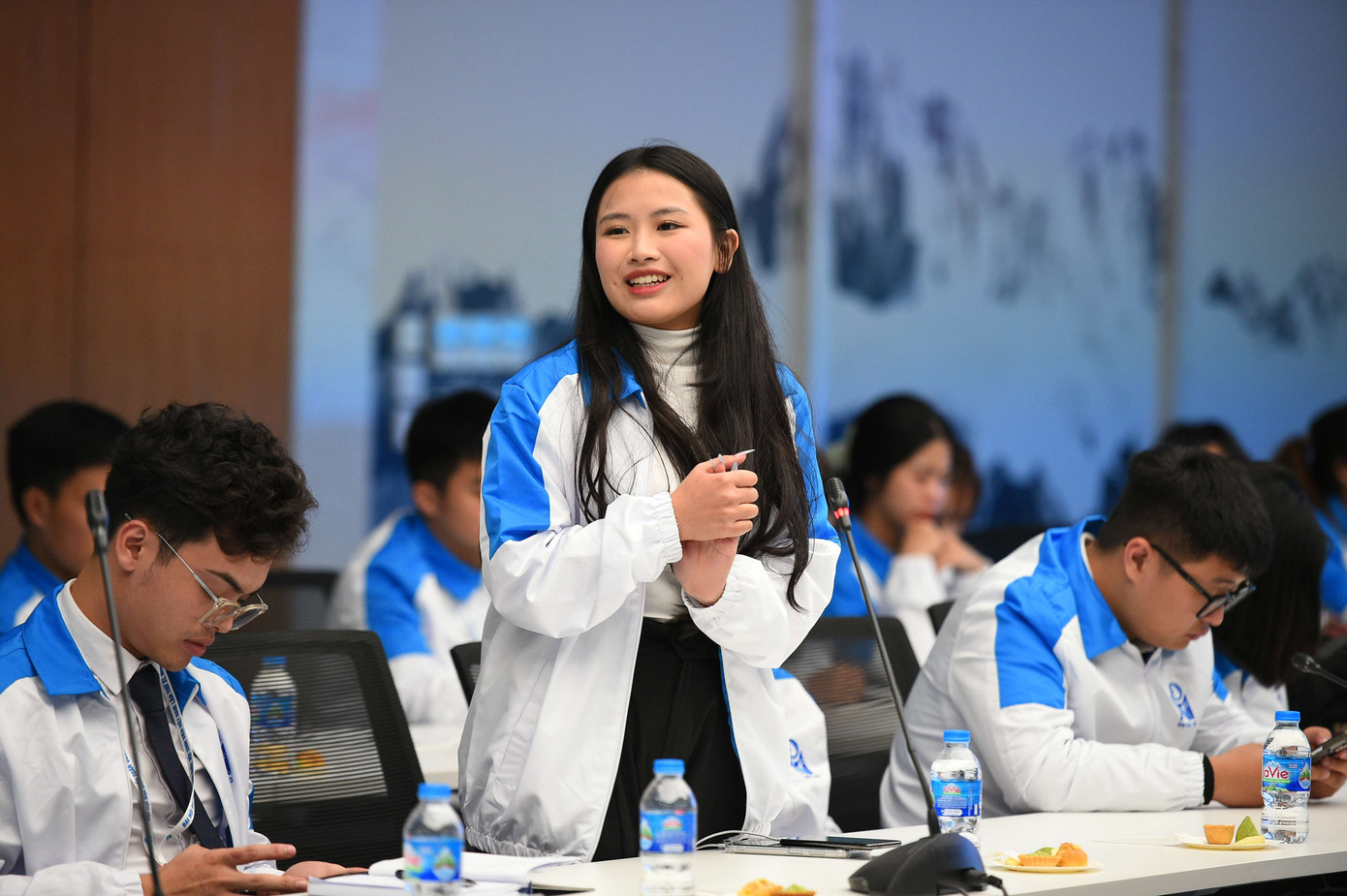 Các đại biểu tích cực thảo luận, nhiều tham luận có sự chuẩn bị kỹ càng.