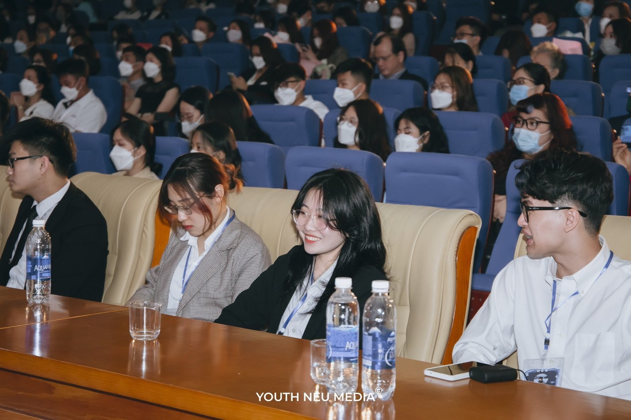 Tham dự Gala Vinh danh Sinh viên 5 tốt - Hạt giống Đại dương.