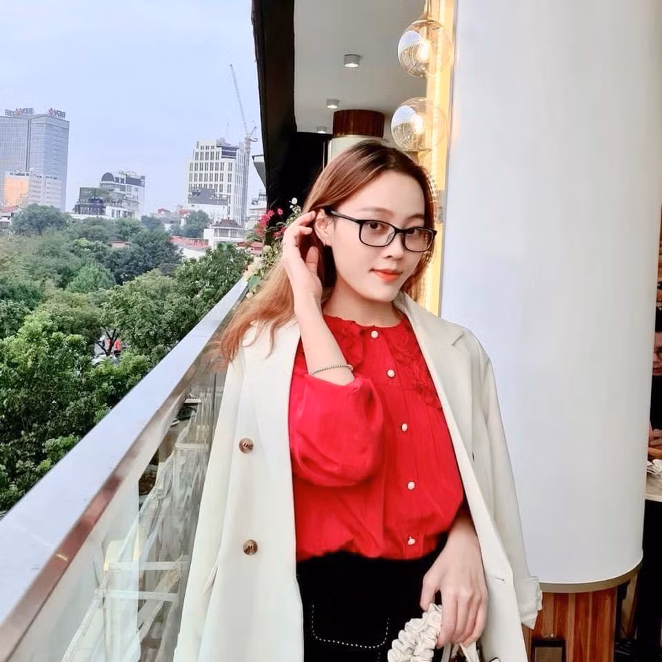 Vương Thúy Hằng, đang là sinh viên năm cuối chuyên ngành kế toán doanh nghiệp chất lượng cao, Trường Đại học Thương mại Hà Nội. Vương Thúy Hằng, đang là sinh viên năm cuối chuyên ngành kế toán doanh nghiệp chất lượng cao, Trường Đại học Thương mại Hà Nội.