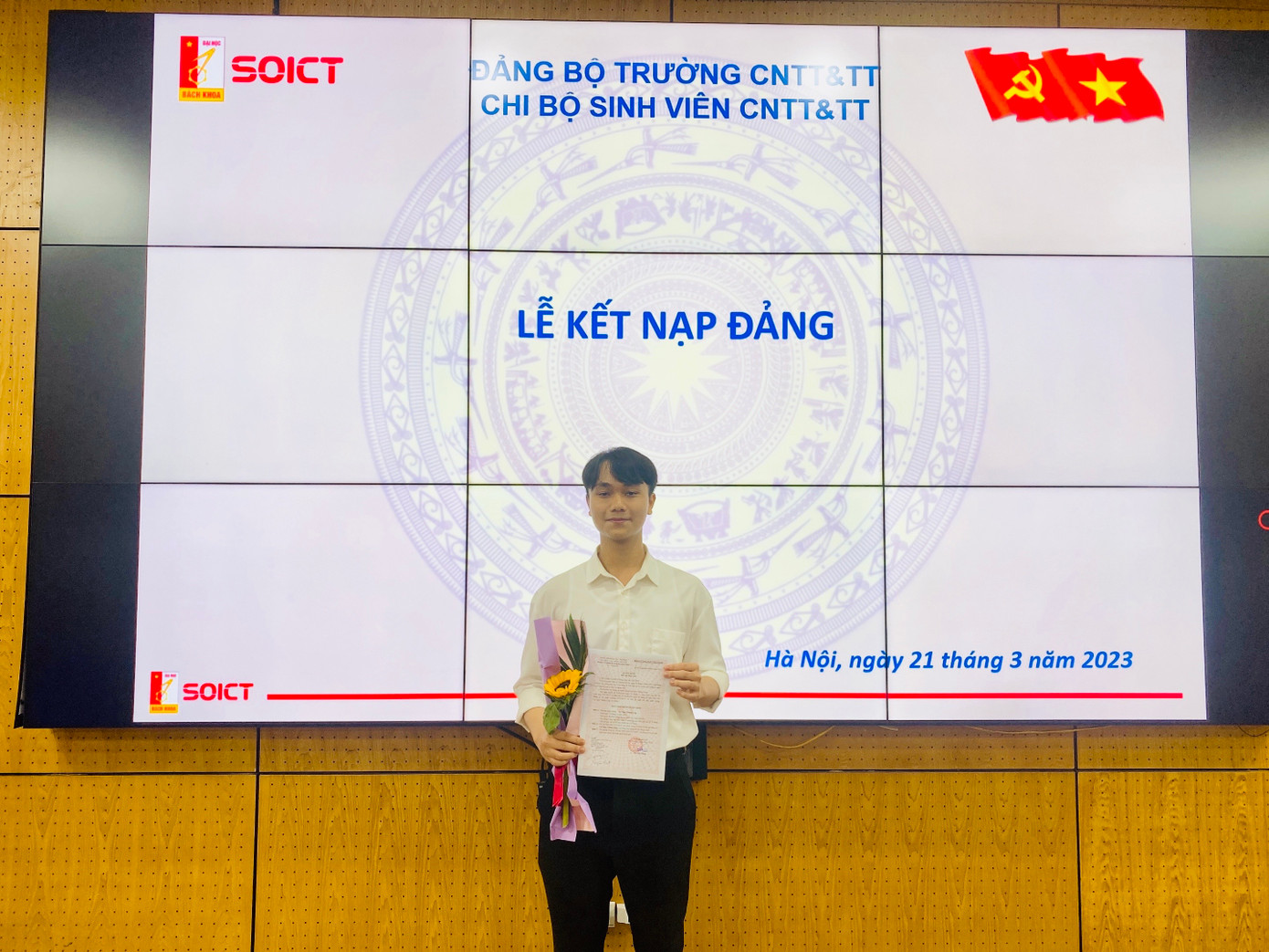 Thăng Long vinh dự kết nạp Đảng tại Đại học Bách Khoa Hà Nội.